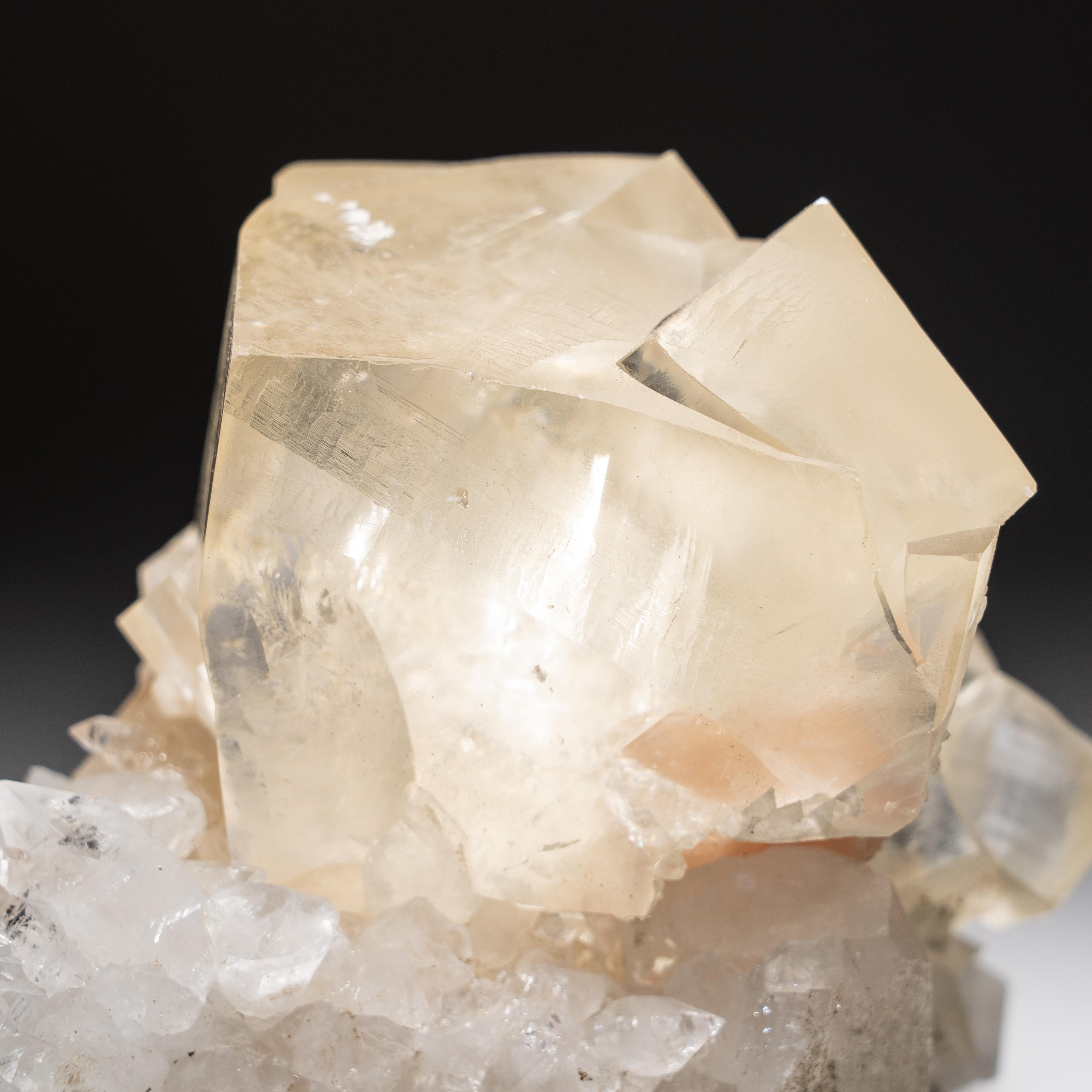 Golden Calcite with Apophyllite From Nasik District, Maharashtra, India In Excellent Condition For Sale In New York, NY