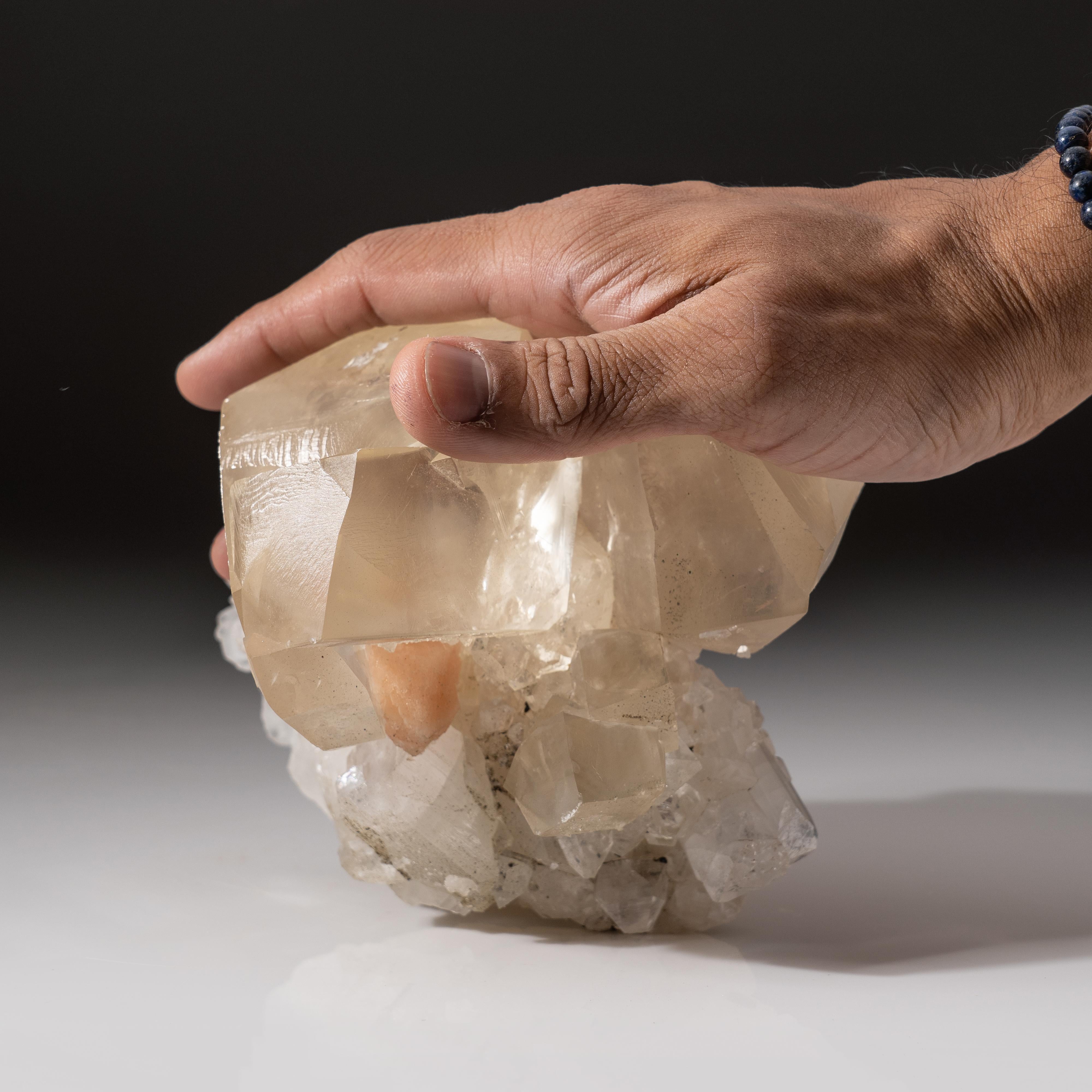 Calcite dorata con apofillite dal distretto di Nasik, Maharashtra, India in vendita 1