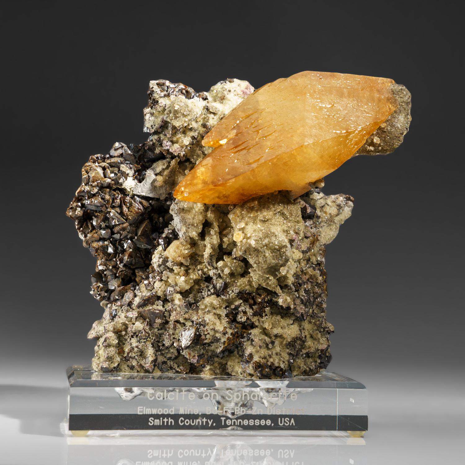 Golden Calcite with Sphalerite Crystal from Elmwood Mine, Tennessee (4 lbs) In New Condition For Sale In New York, NY