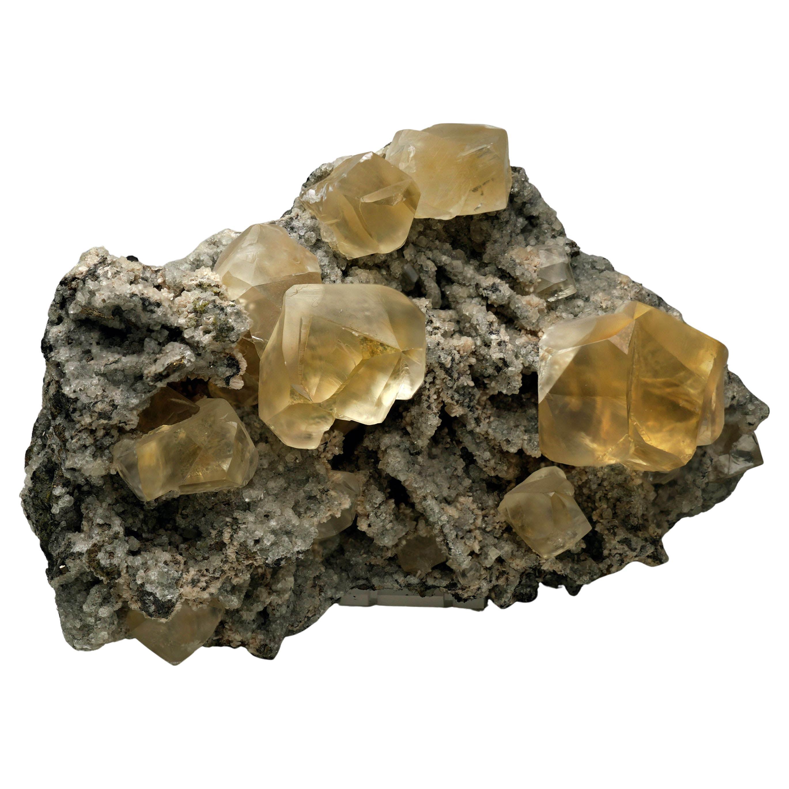 Calcita dorada con cristales maclados - Mina de hierro de Sokolovskoe, Kazajstán en venta