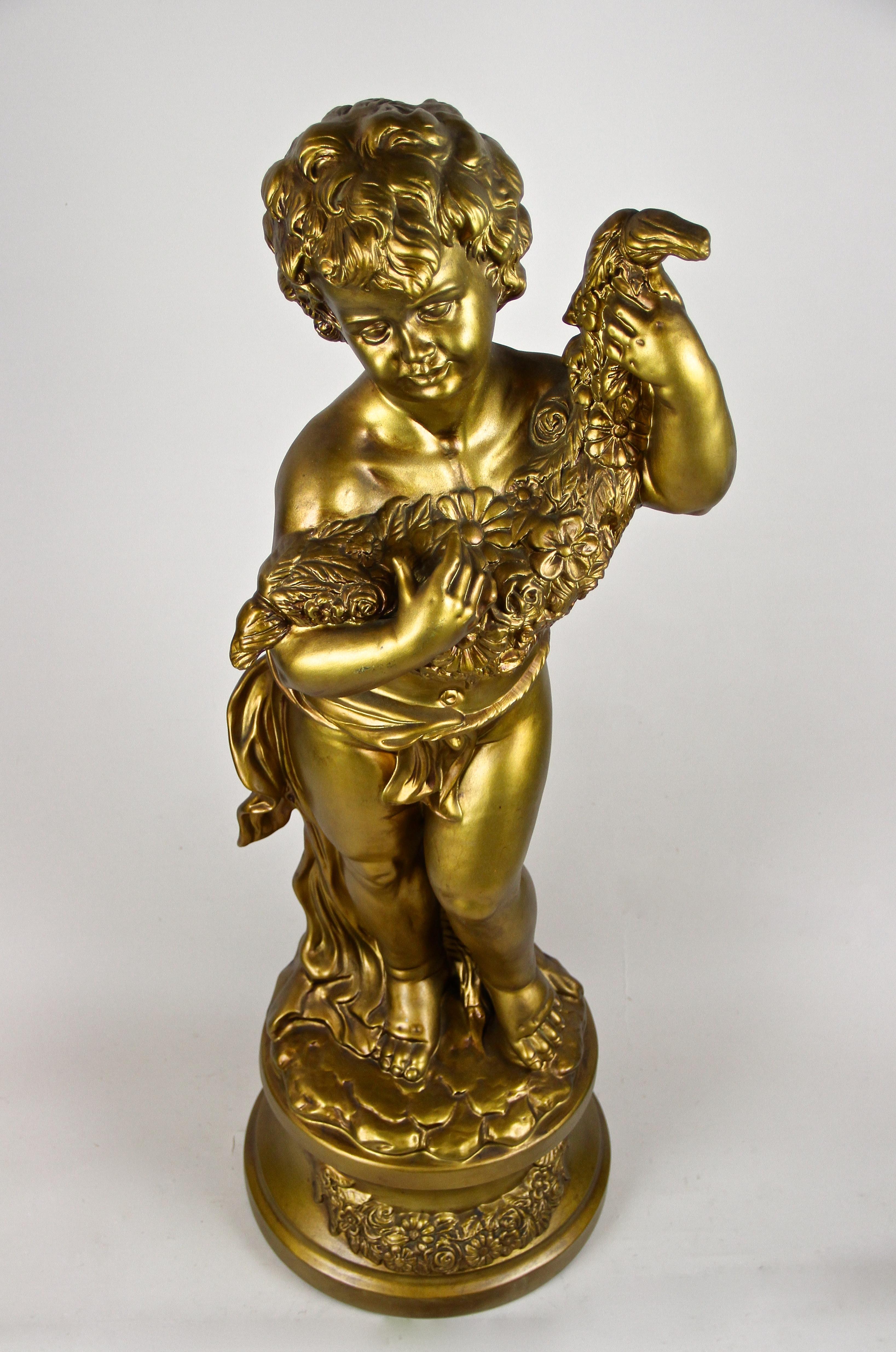 Golden Ceramic Sculpture Putto with Bouquet of Flowers, Austria, circa 1930 10