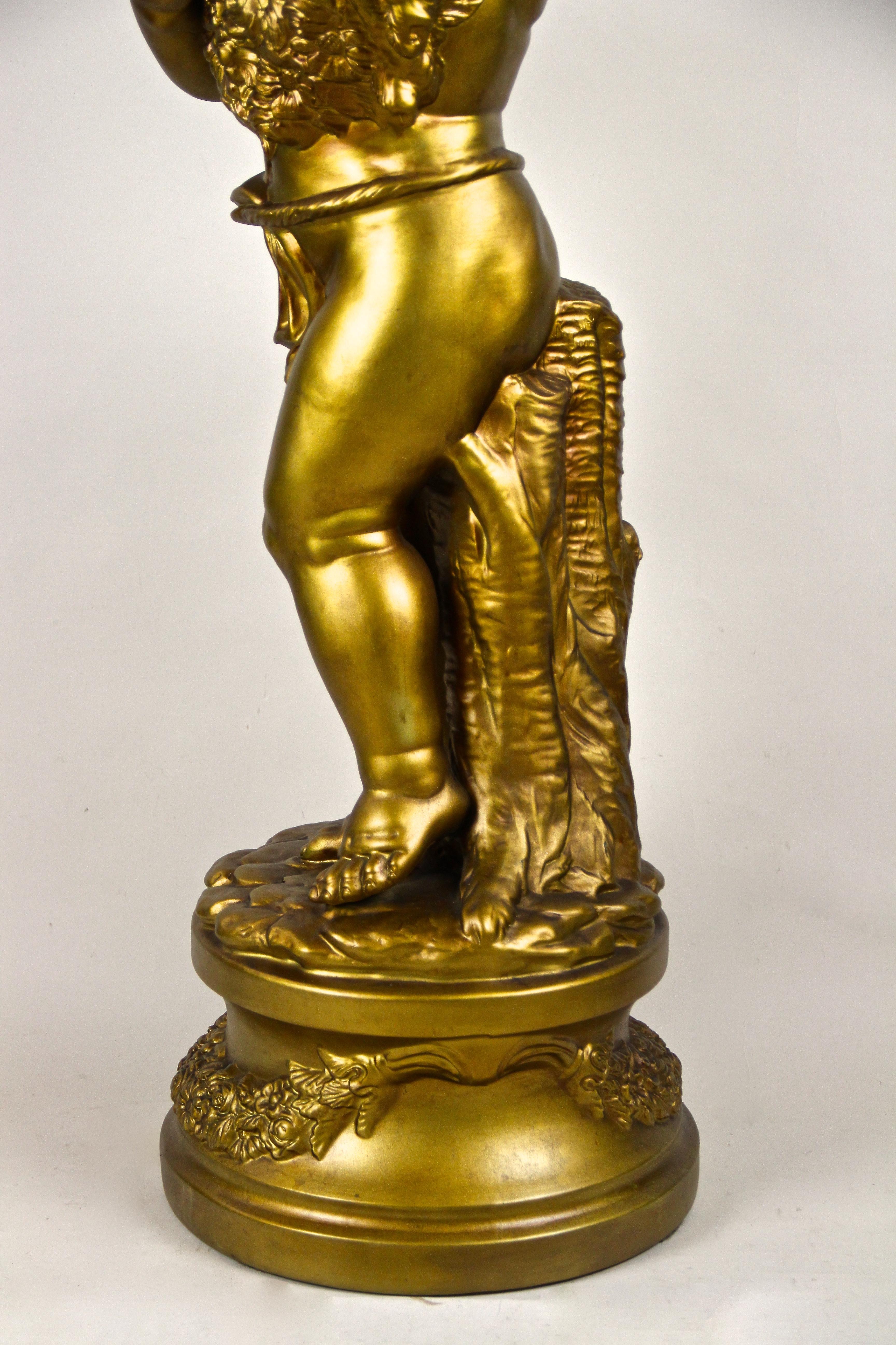 Golden Ceramic Sculpture Putto with Bouquet of Flowers, Austria, circa 1930 In Good Condition In Lichtenberg, AT