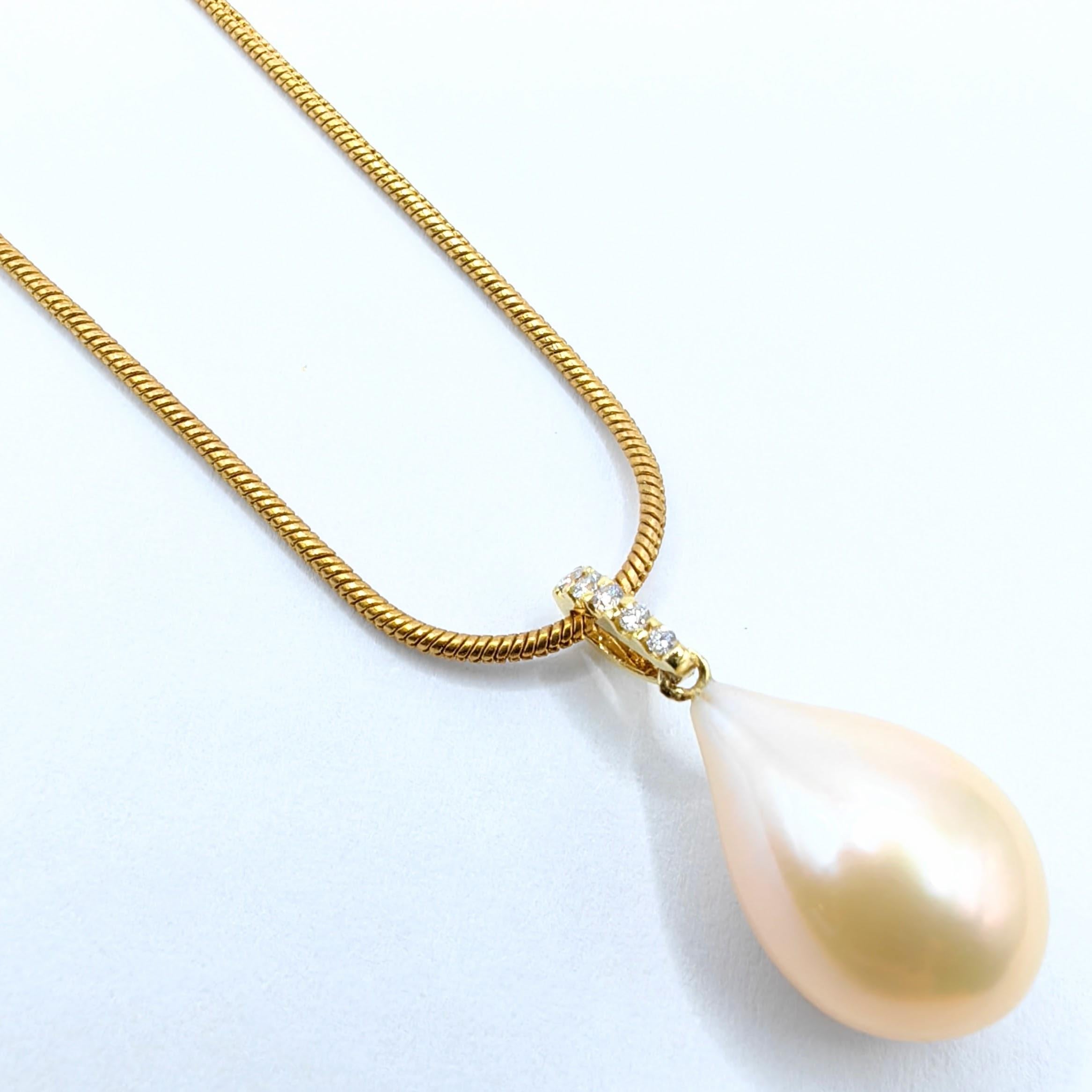 Brilliant Cut Golden Champagne Teardrop Baroque Pearl Diamond 18K Yellow Gold Necklace Pendant For Sale