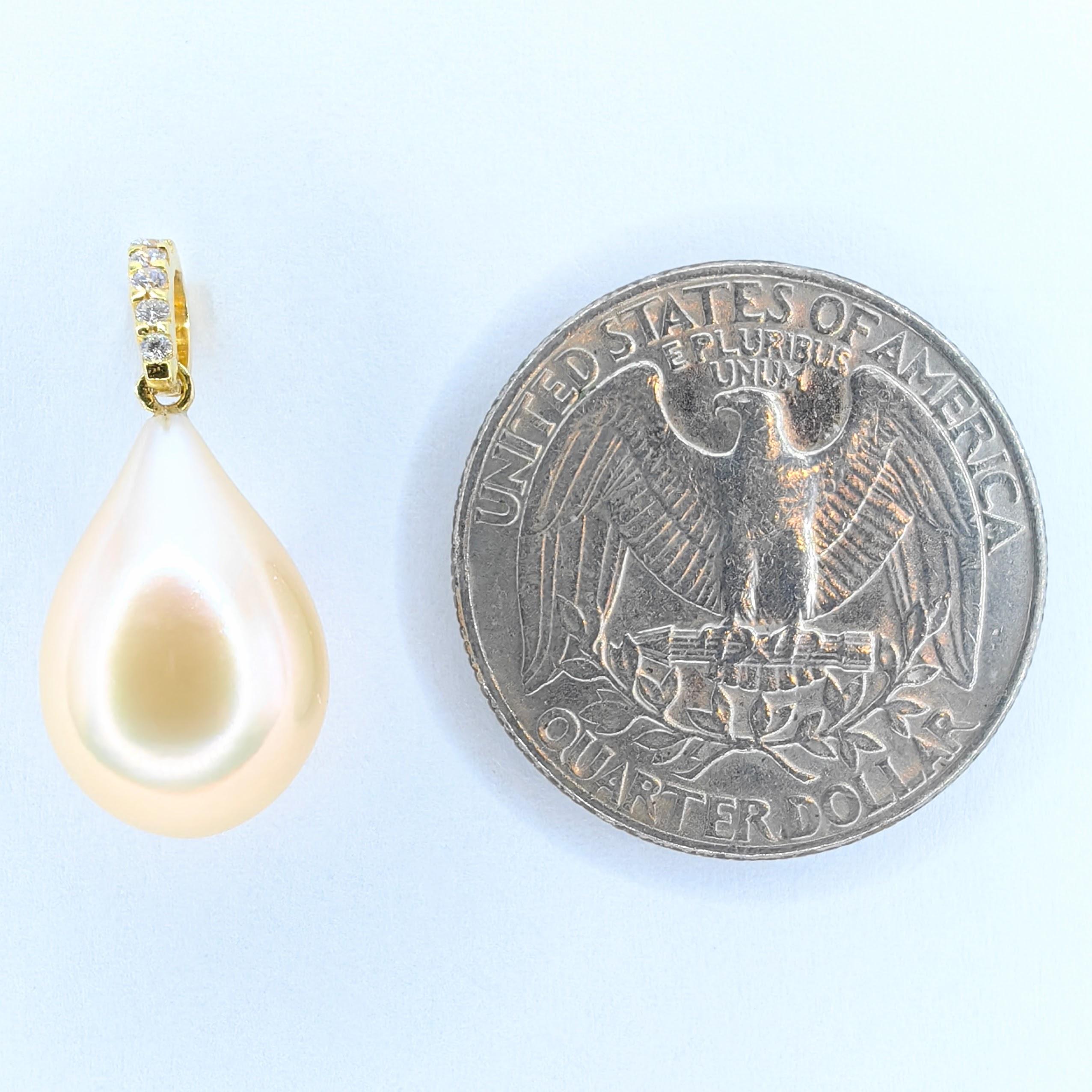 Women's Golden Champagne Teardrop Baroque Pearl Diamond 18K Yellow Gold Necklace Pendant For Sale