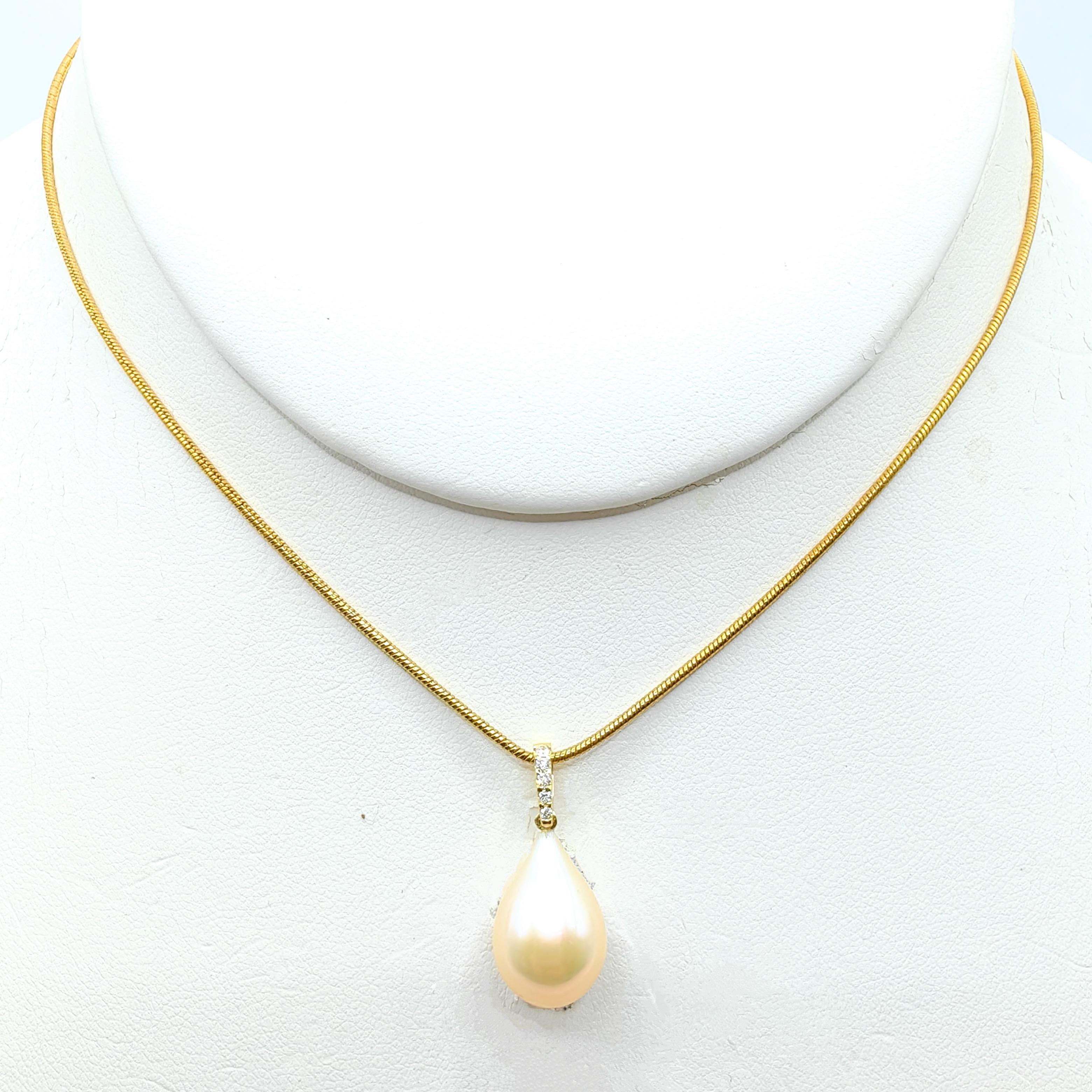 Golden Champagne Teardrop Baroque Pearl Diamond 18K Yellow Gold Necklace Pendant For Sale 1