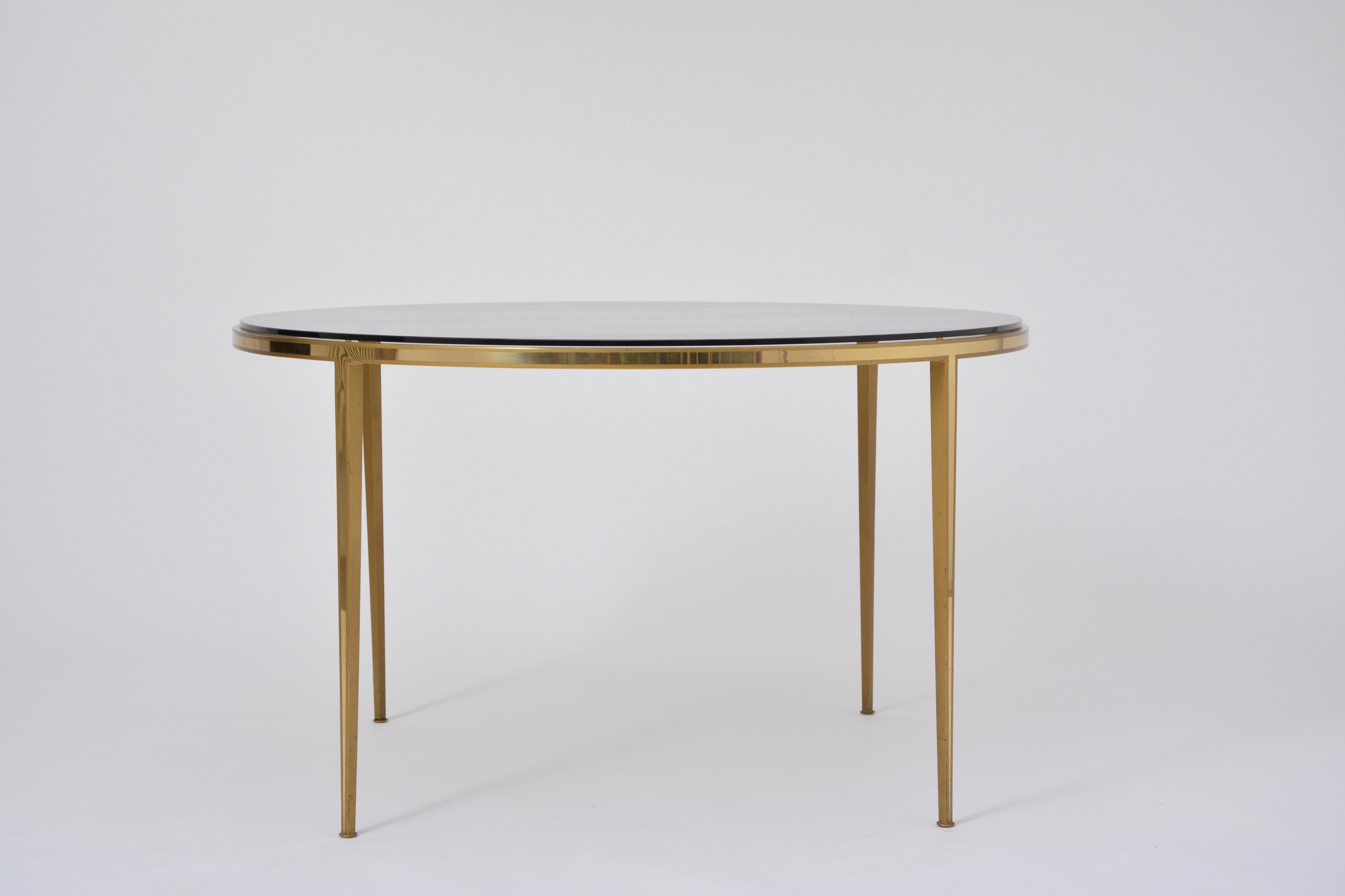 Golden circular Mid-Century Modern Brass coffee table by Vereinigte Werkstätten For Sale 6