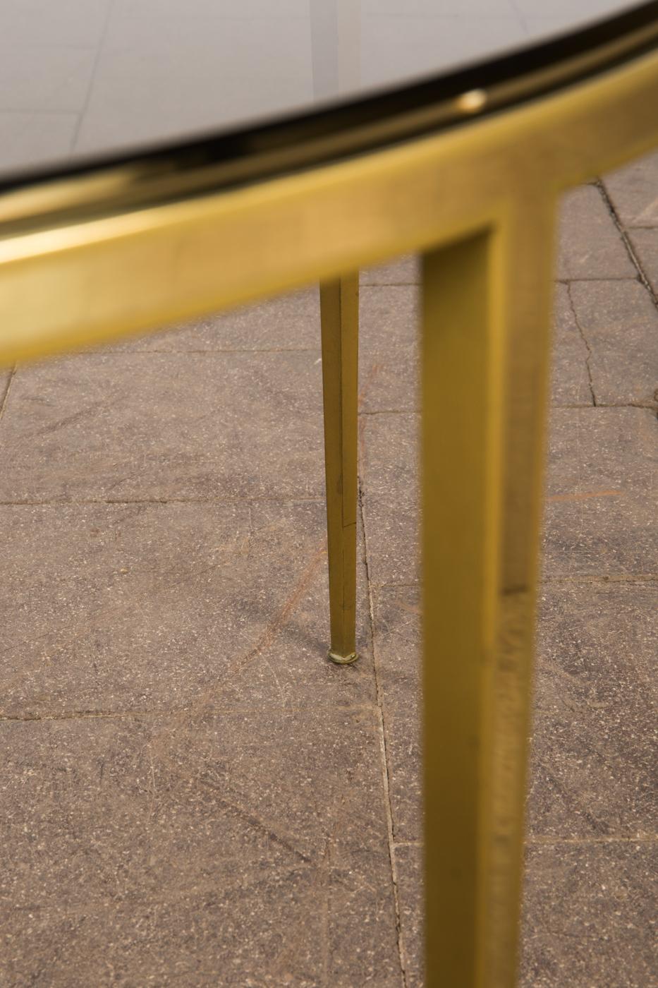 Golden circular Mid-Century Modern Brass coffee table by Vereinigte Werkstätten For Sale 1