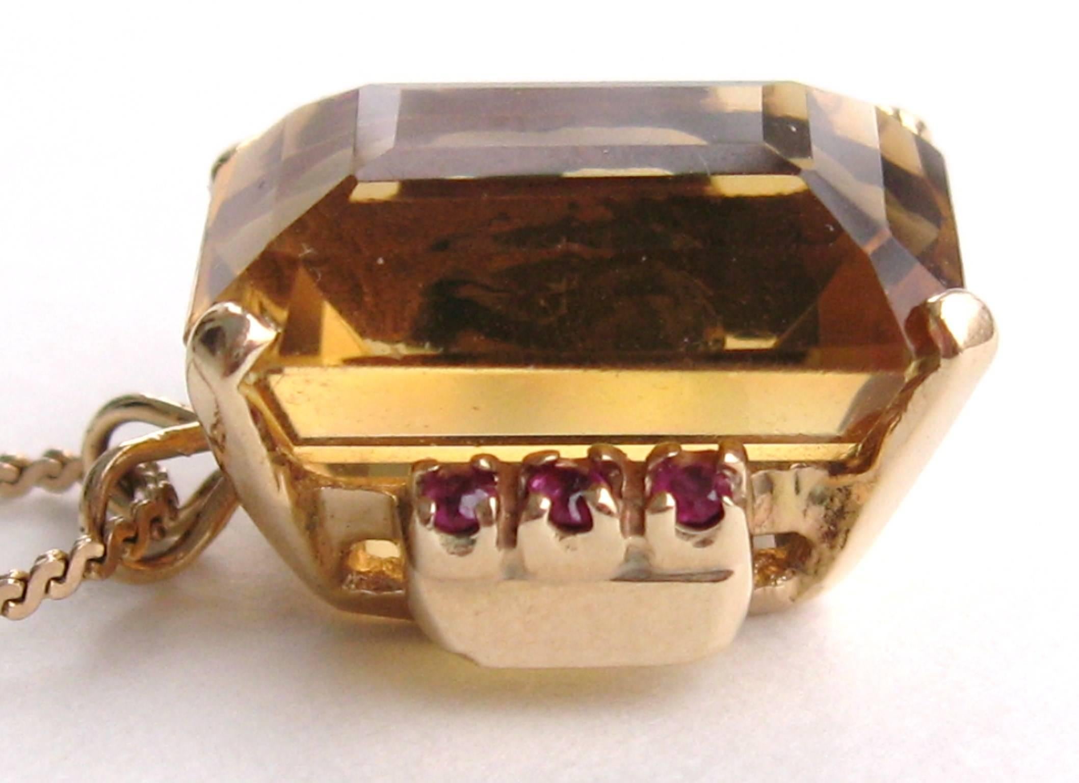 Halskette mit goldenem Citrin-Rubin-Gold-Anhänger (Smaragdschliff) im Angebot