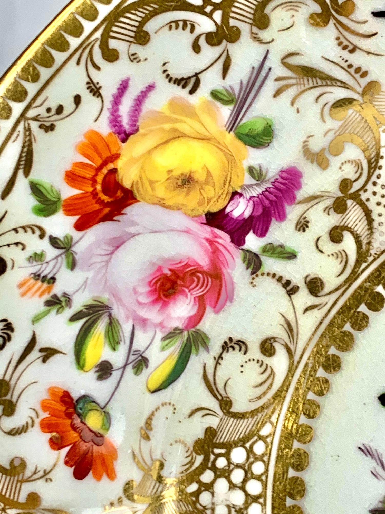 XIX secolo Piatto d'oro di Coalport dipinto a mano in Inghilterra, circa 1825 in vendita