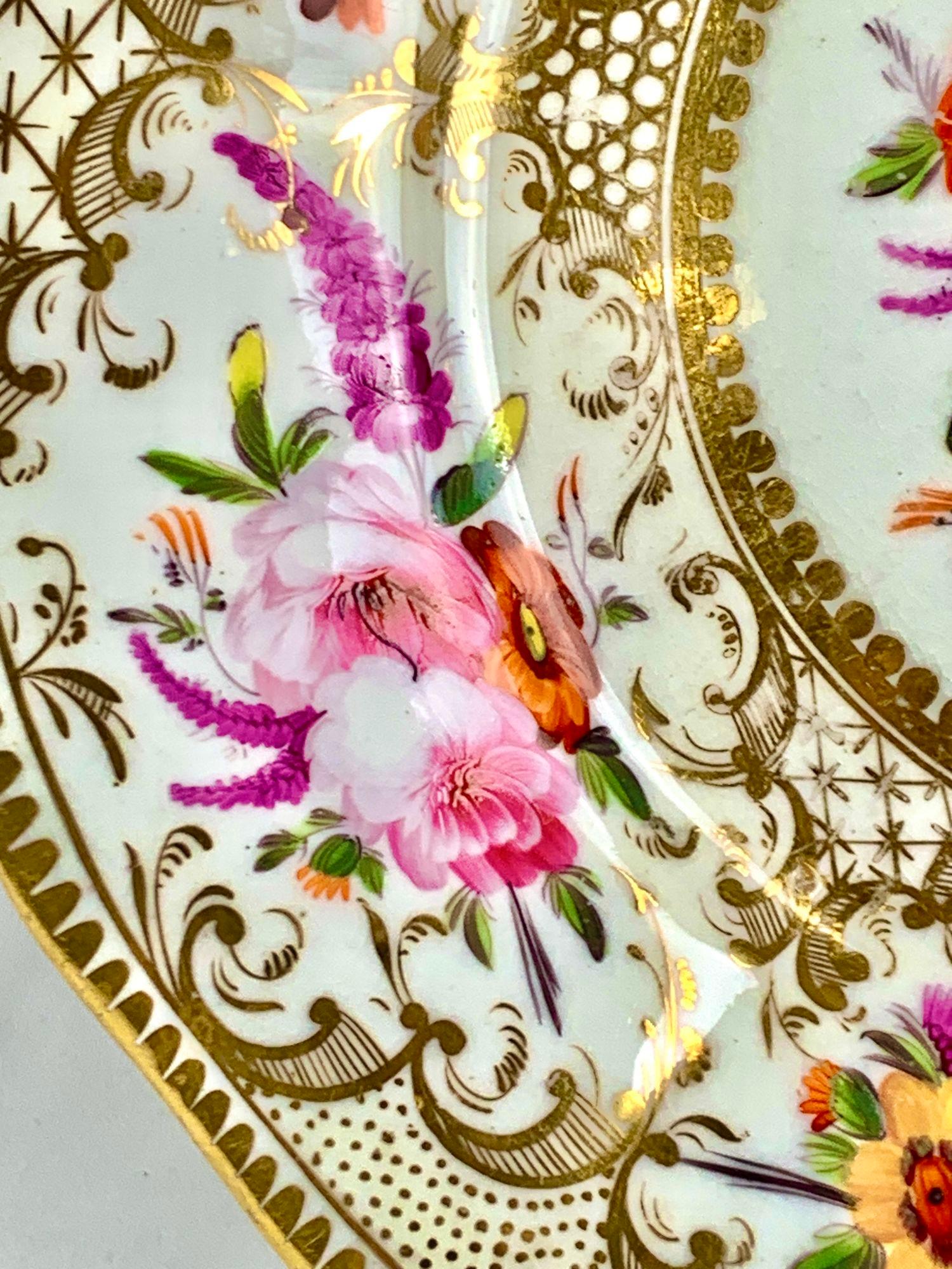 Piatto d'oro di Coalport dipinto a mano in Inghilterra, circa 1825 in vendita 1