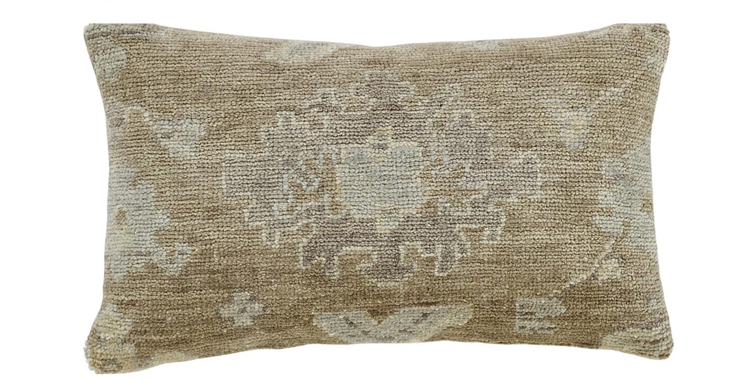 This new accent pillow of East-meets-West design aesthetic showcases a floral design with predominant golden/coffee color. 

Hand made, using either 100% premium wool.

This pillow measure: 14