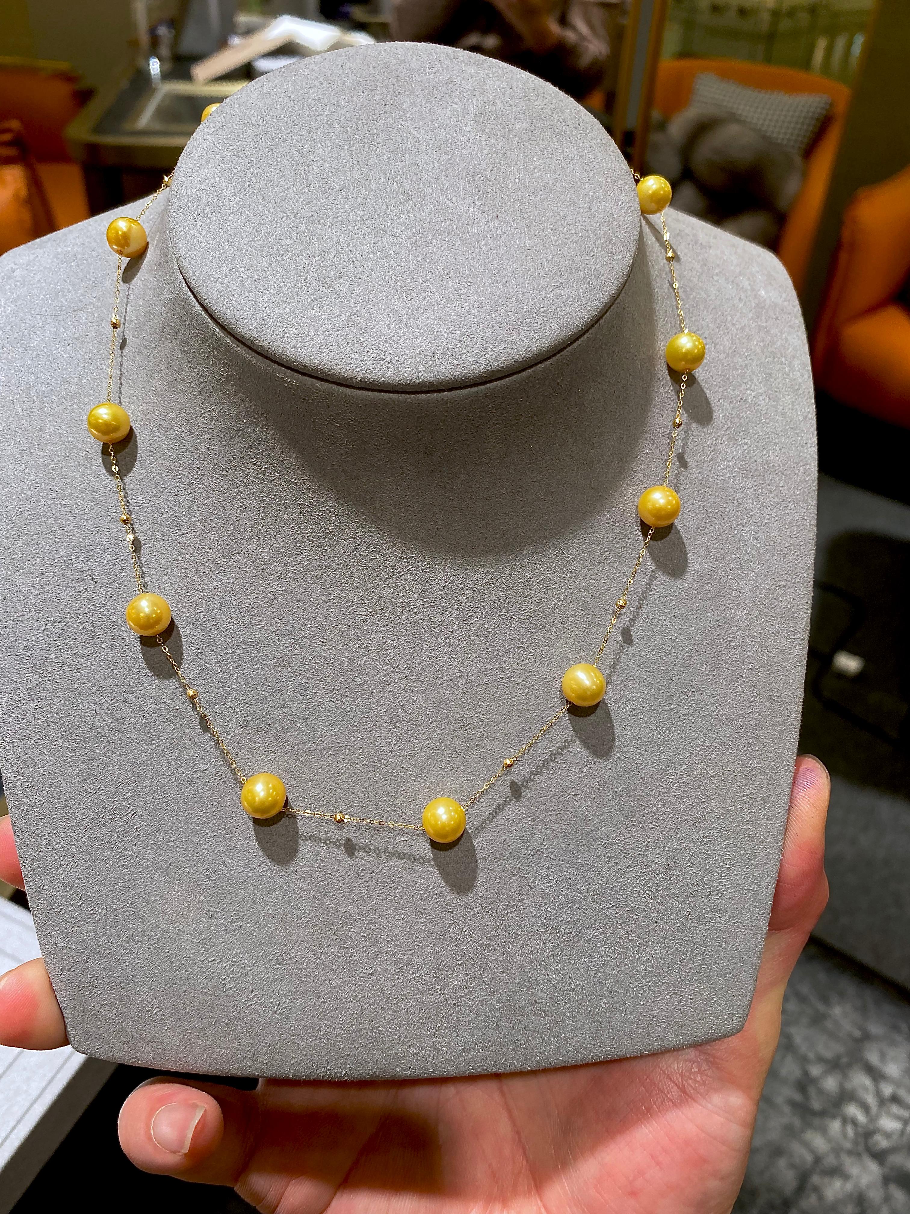 Eostre Goldene Südseeperle aus Eostre  Mit Halskette aus Gelbgold (Zeitgenössisch) im Angebot