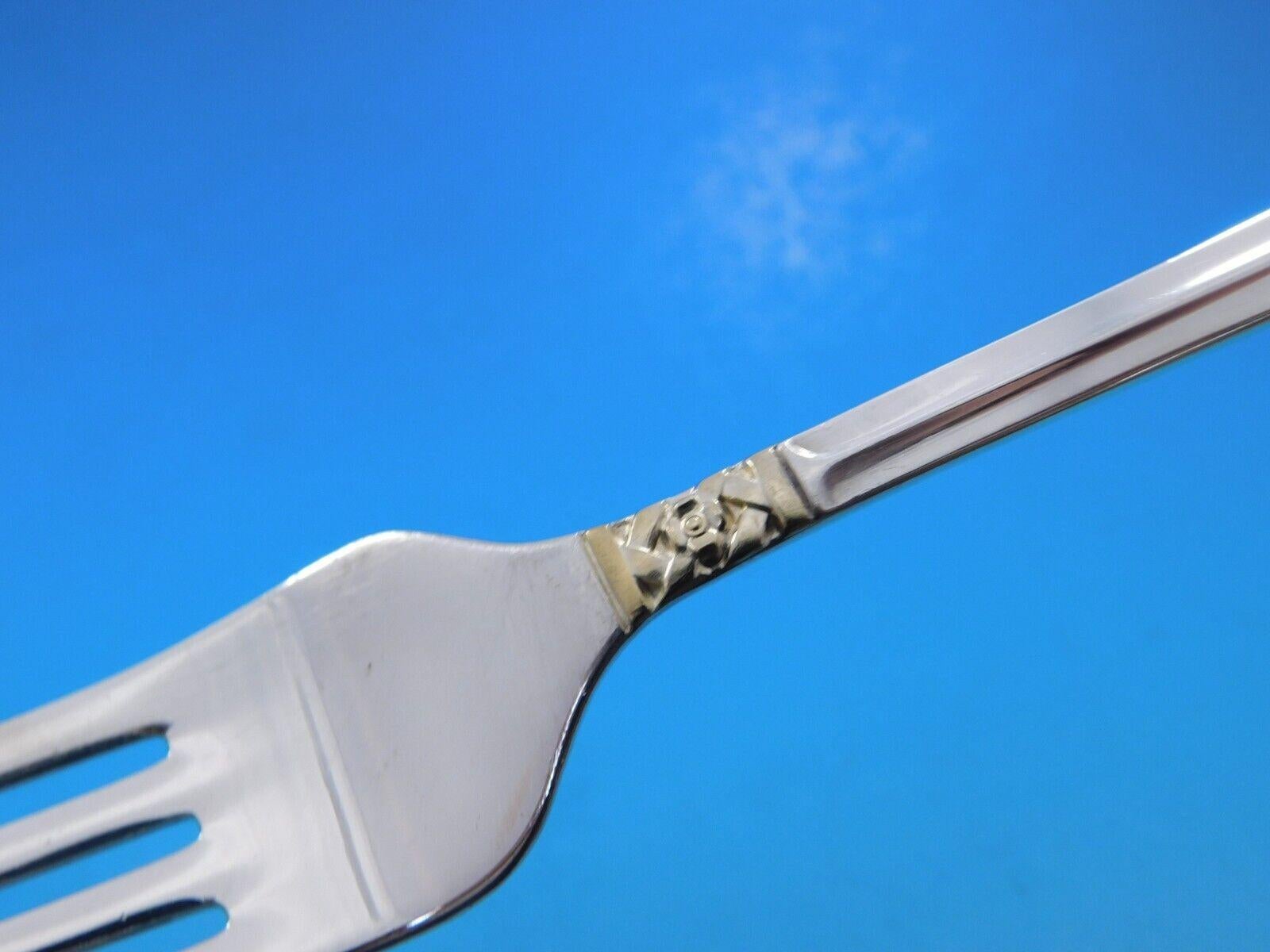 Golden Columbine by Lunt Sterling Silver Flatware Service for 12 Set 50 pieces In Excellent Condition For Sale In Big Bend, WI