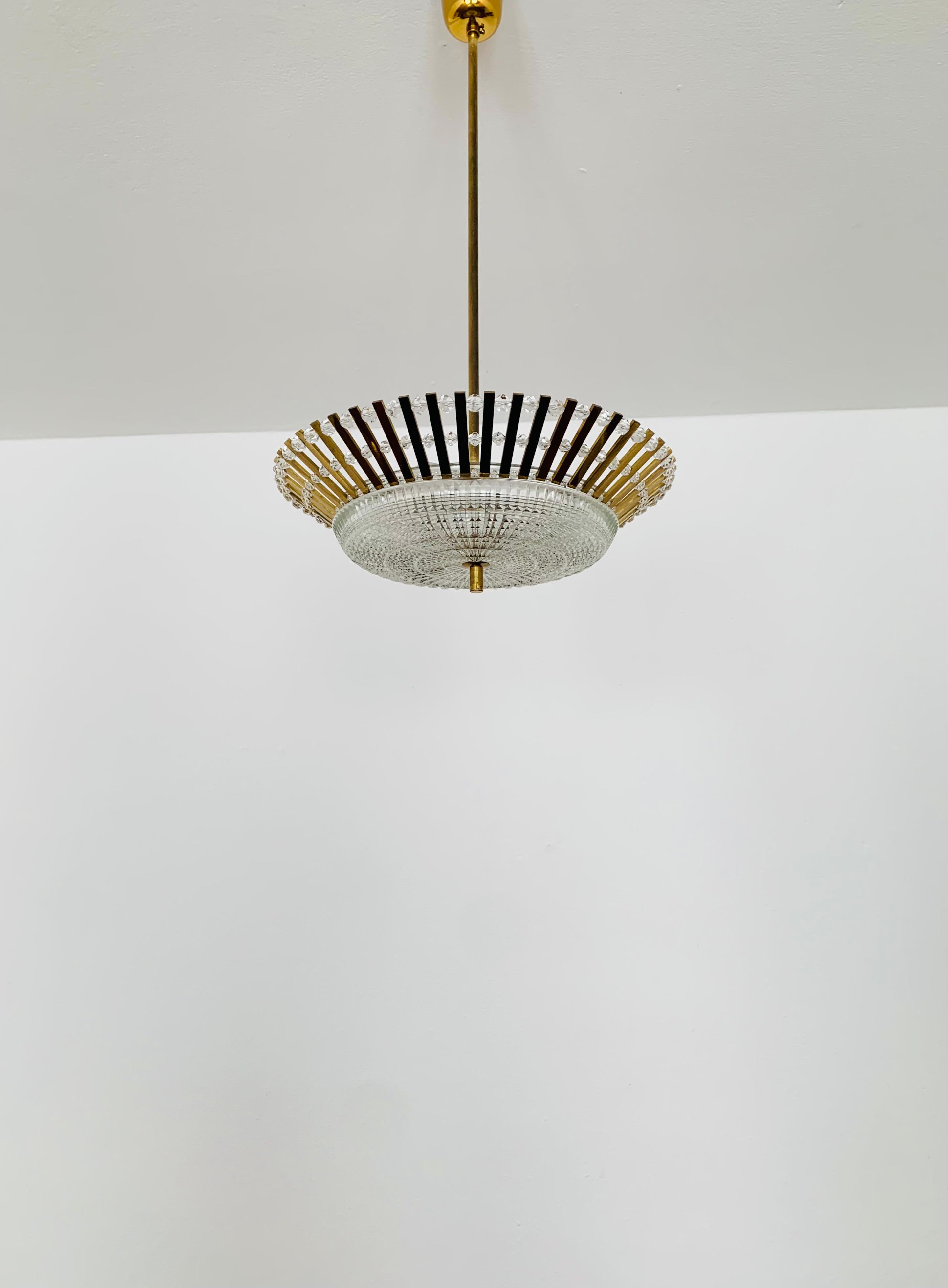 Metallo Lampadario in cristallo dorato di Palwa in vendita