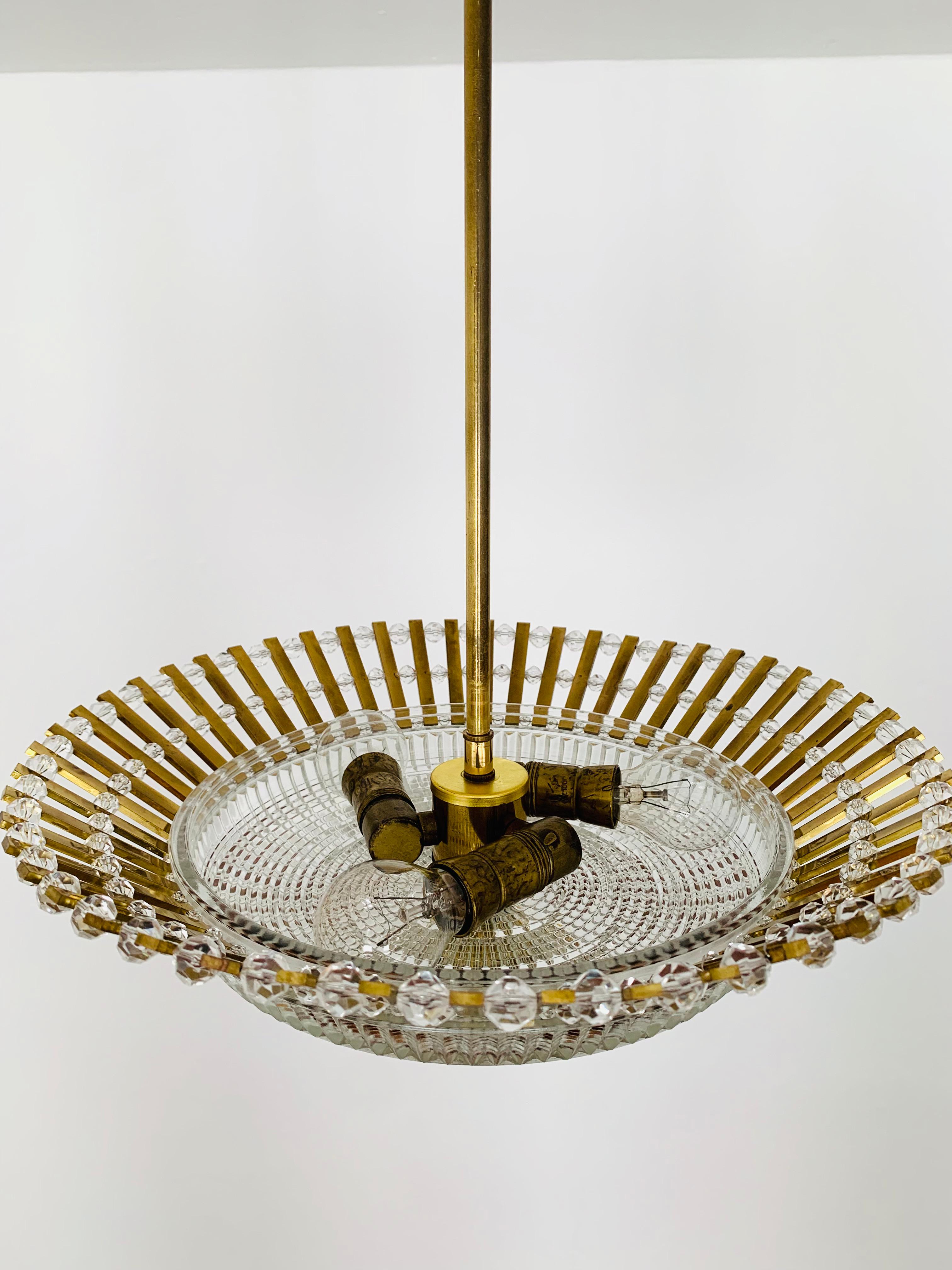 Lampadario in cristallo dorato di Palwa in vendita 1