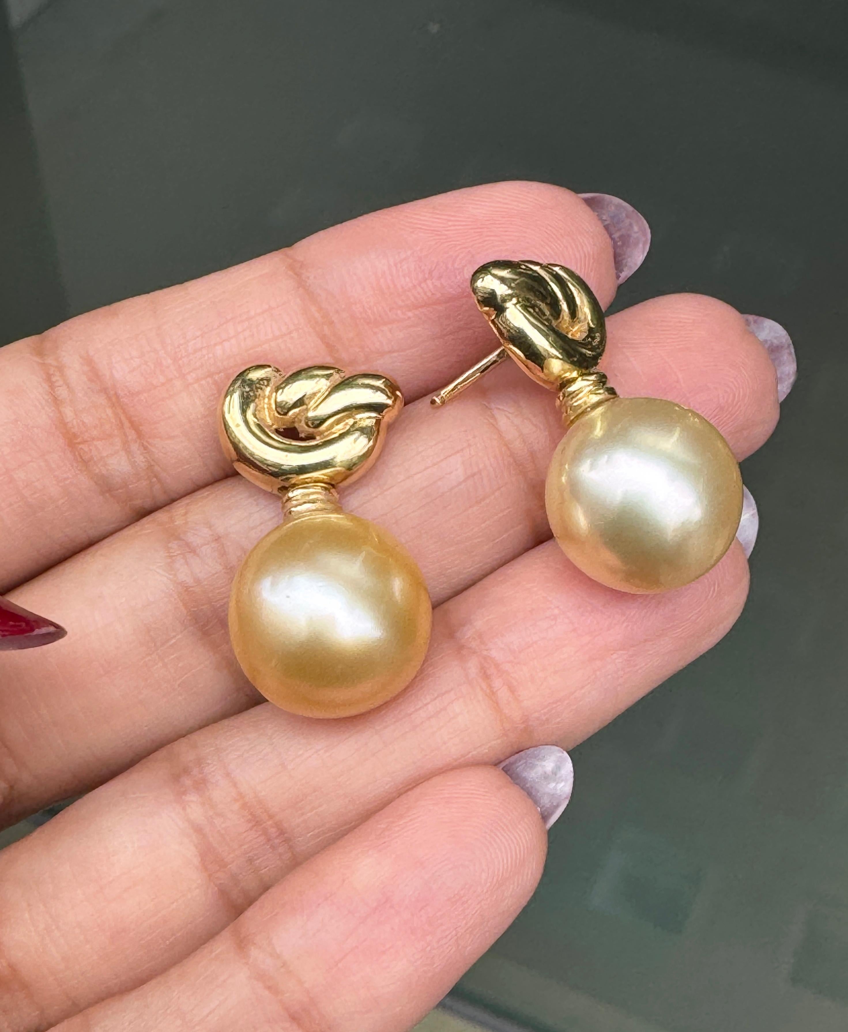 Women's Golden Cultured Pearl and 18 Carat Yellow Gold Love Knot Dangle Earrings For Sale