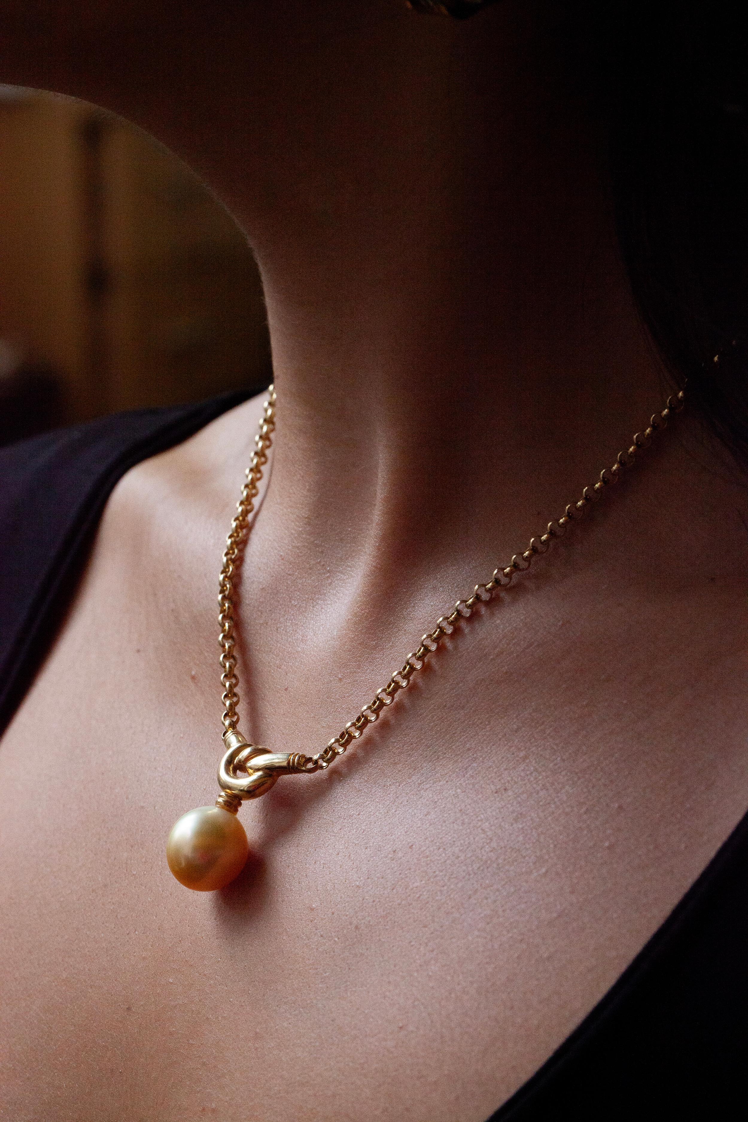 Women's Golden Cultured Pearl and 18 Carat Yellow Gold Love Knot Pendant Necklace For Sale