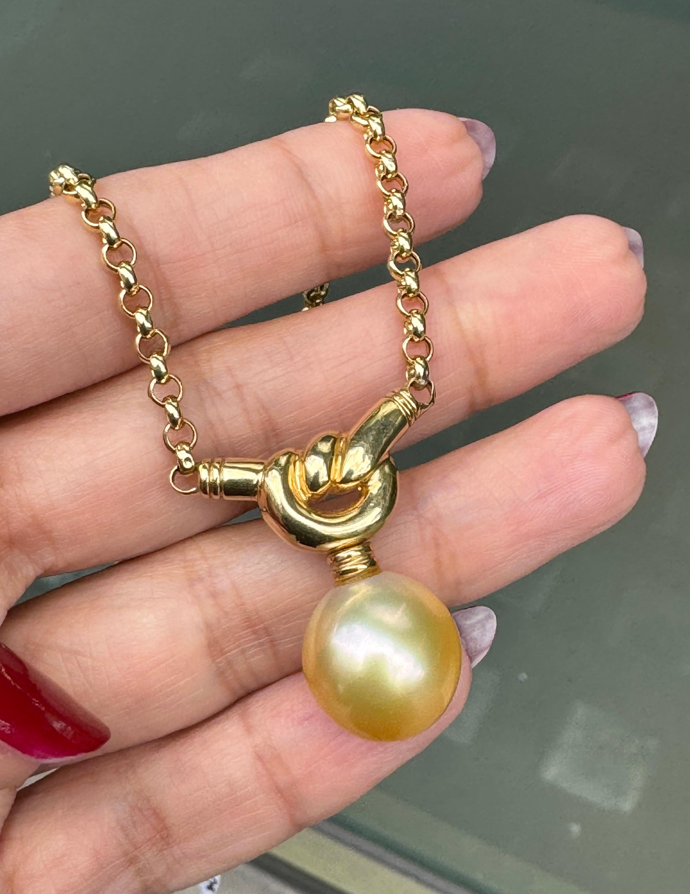 Golden Cultured Pearl and 18 Carat Yellow Gold Love Knot Pendant Necklace For Sale 1