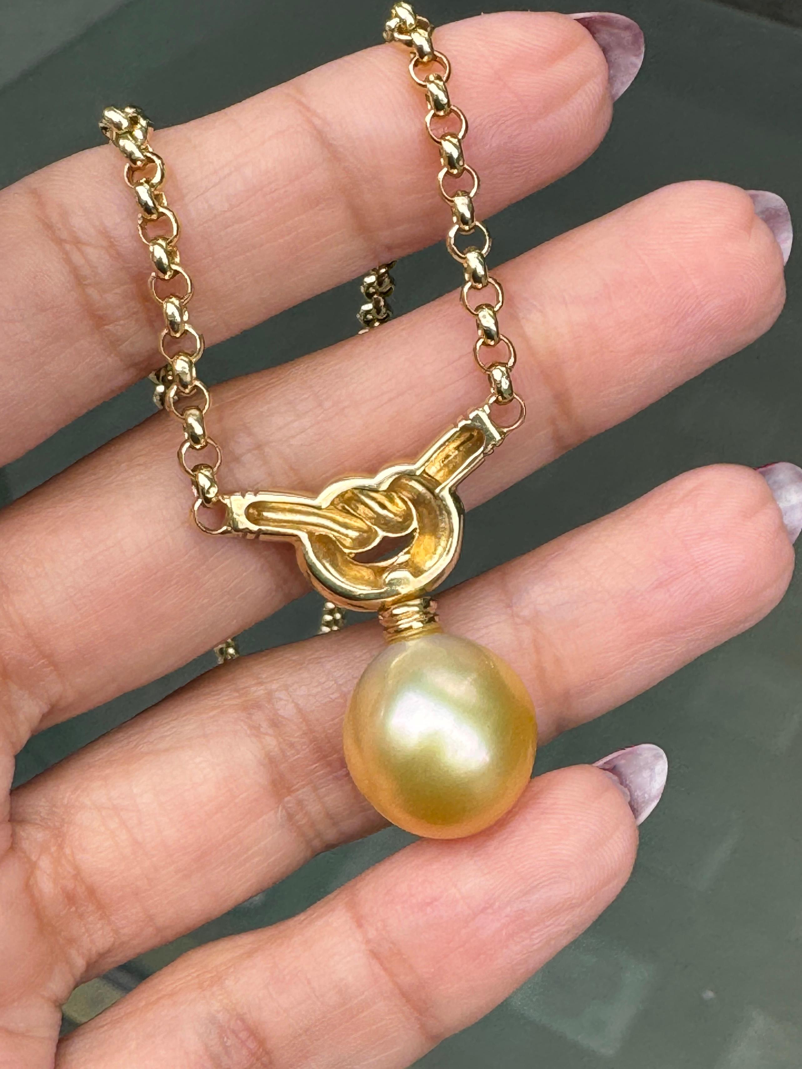 Golden Cultured Pearl and 18 Carat Yellow Gold Love Knot Pendant Necklace For Sale 2