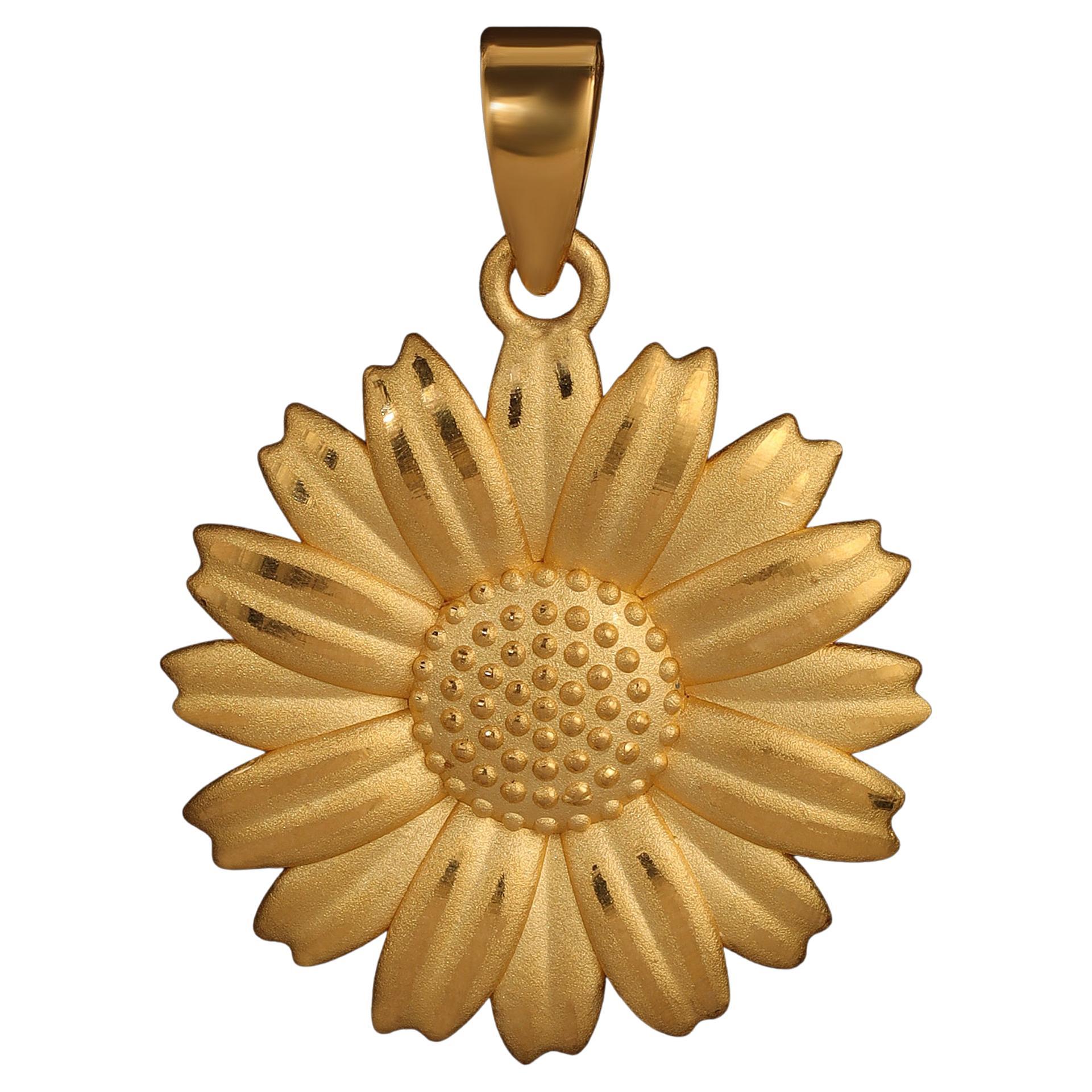 Golden Daisy Pendant in 24k Gold