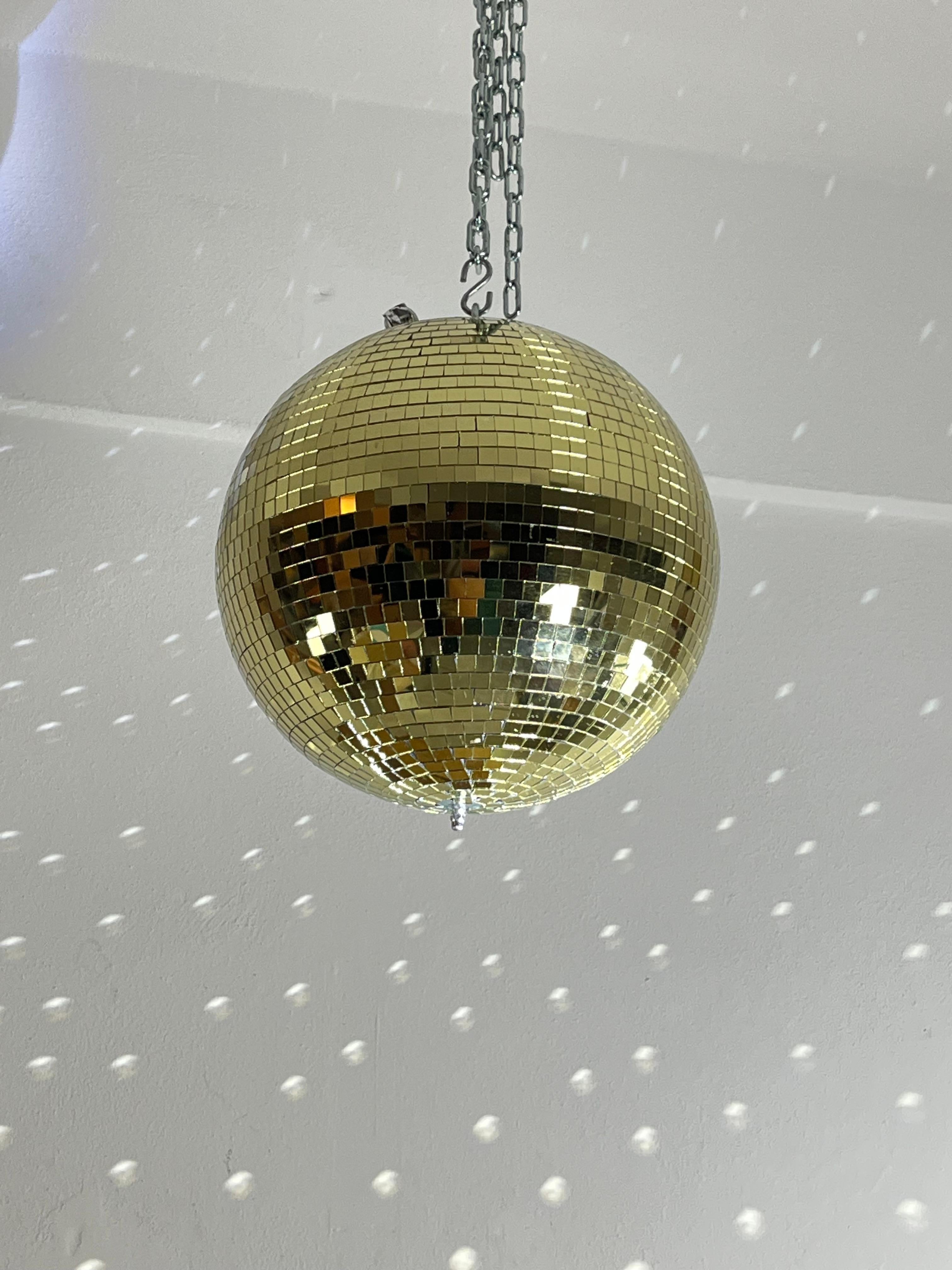 Goldener Disco Ball 30 cm Mosaikspiegel, mit Rotor, 1980er Jahre (Ende des 20. Jahrhunderts) im Angebot