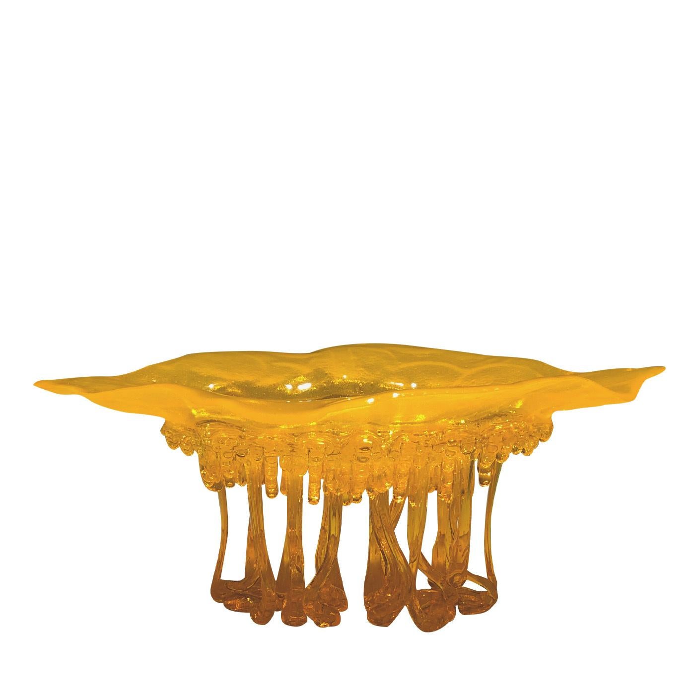 The pure gold hues of this gorgeous, honey-colored sculpture is made exclusively from Murano glass. Its unique shape with its upturned top and many tentacle-shaped dripping forms underneath is reminiscent of a jellyfish and its tentacles. Light