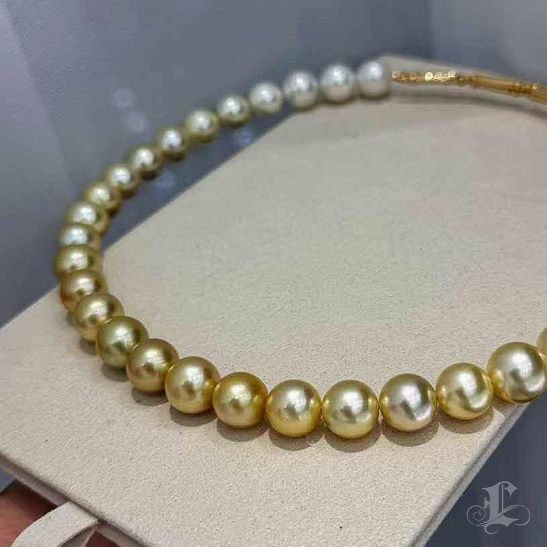 Donna Golden Dusk - Collana di perle dei mari del sud con sfumature uniche (solo pezzo unico) in vendita