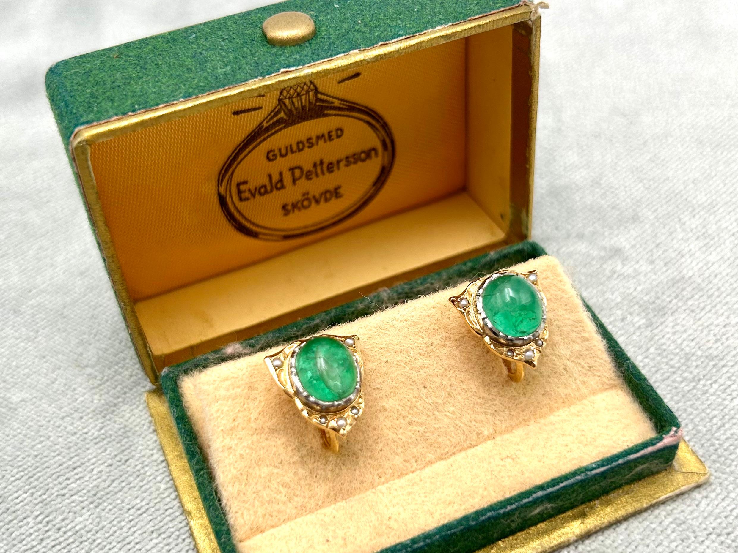 Golden earrings with emeralds and pearls For Sale 1