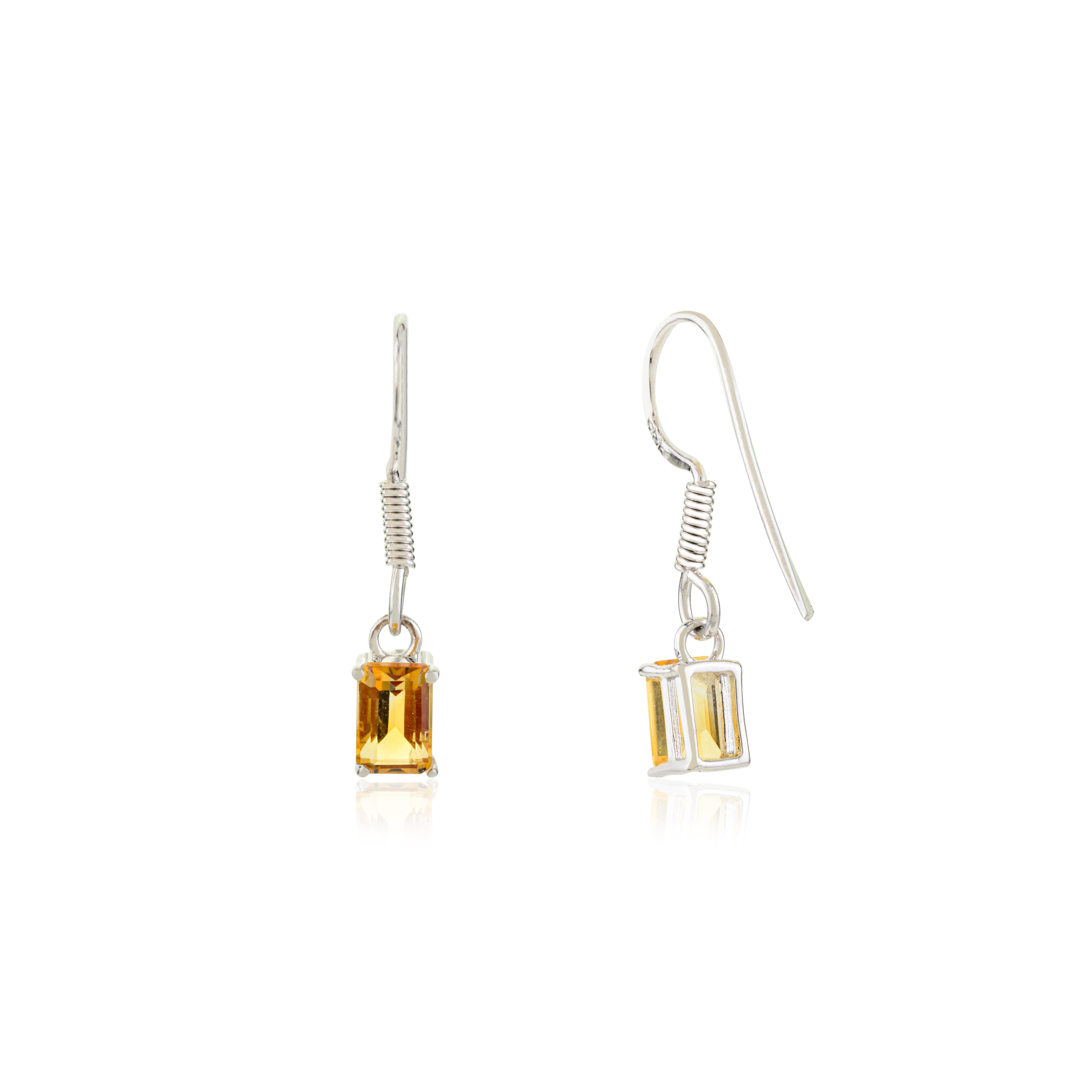 Golden Ember Sleek Citrine Drop Earrings in Sterling Silver November Birthstone In New Condition For Sale In New York, NY