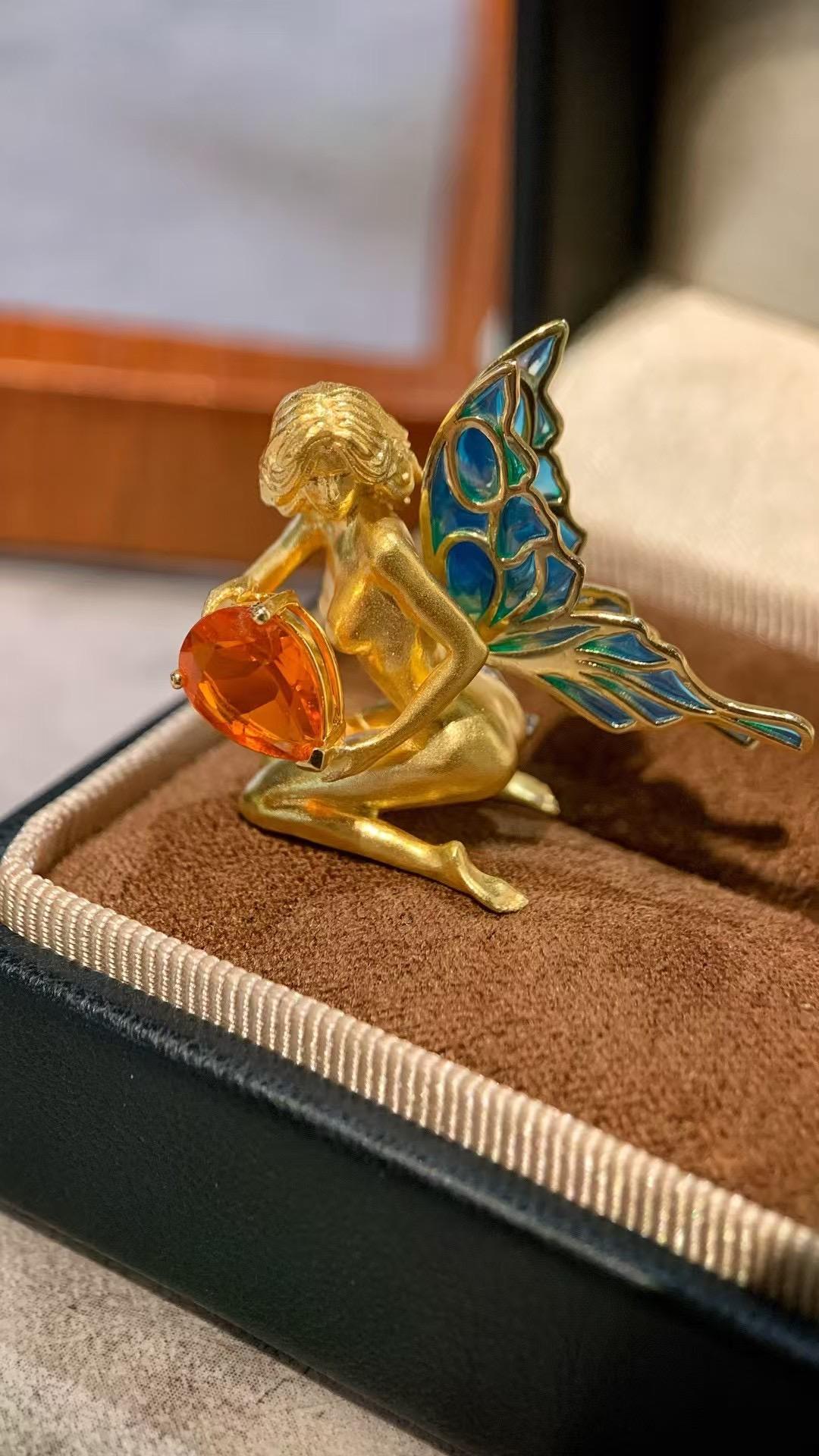 'Golden Fairy' Collection 18K Gold Brooch/Pendant In New Condition For Sale In Kowloon, HK