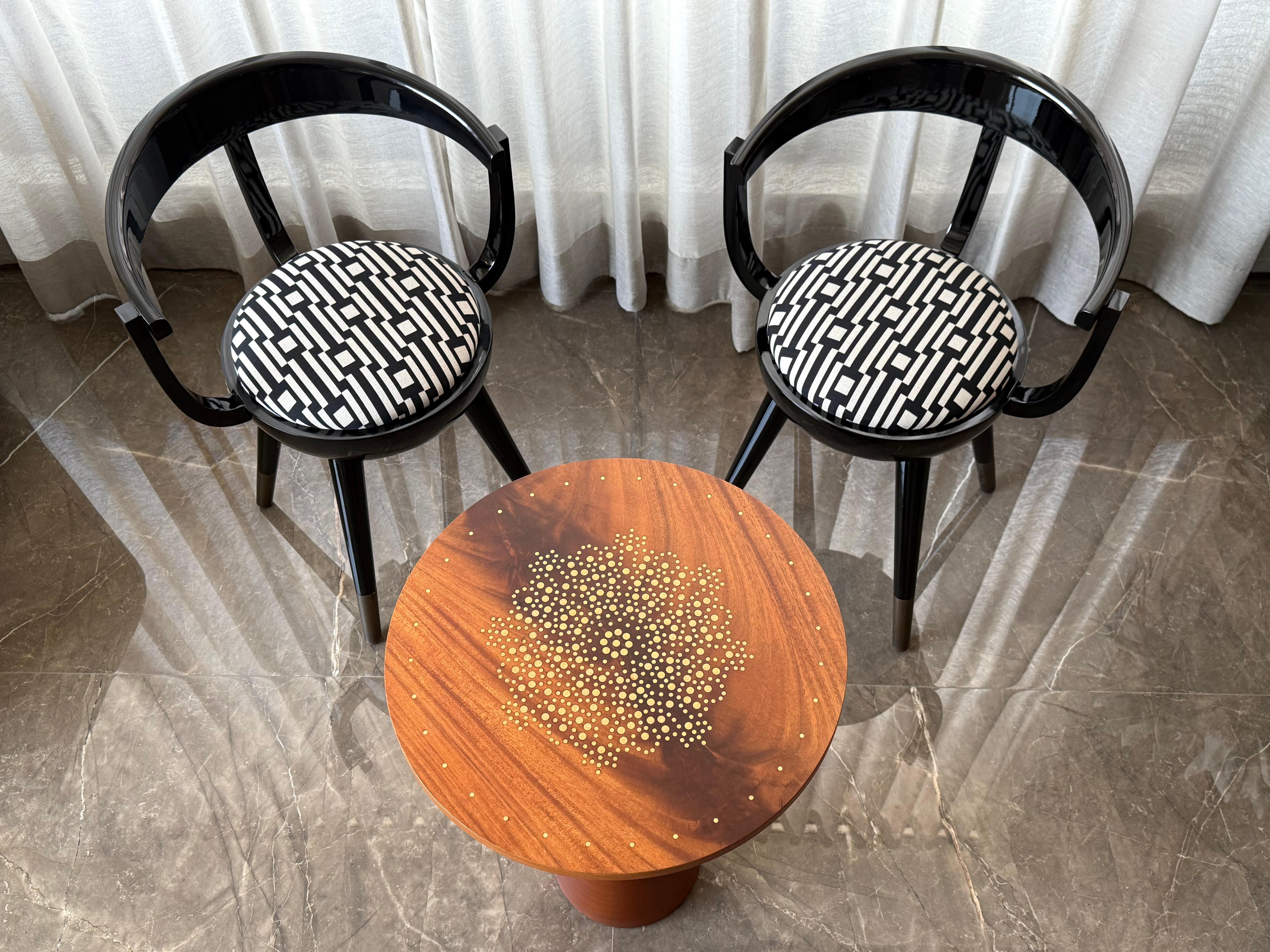Italian Golden Fleur Turned Small Side Table with Round Inlaid Top (Flower) For Sale