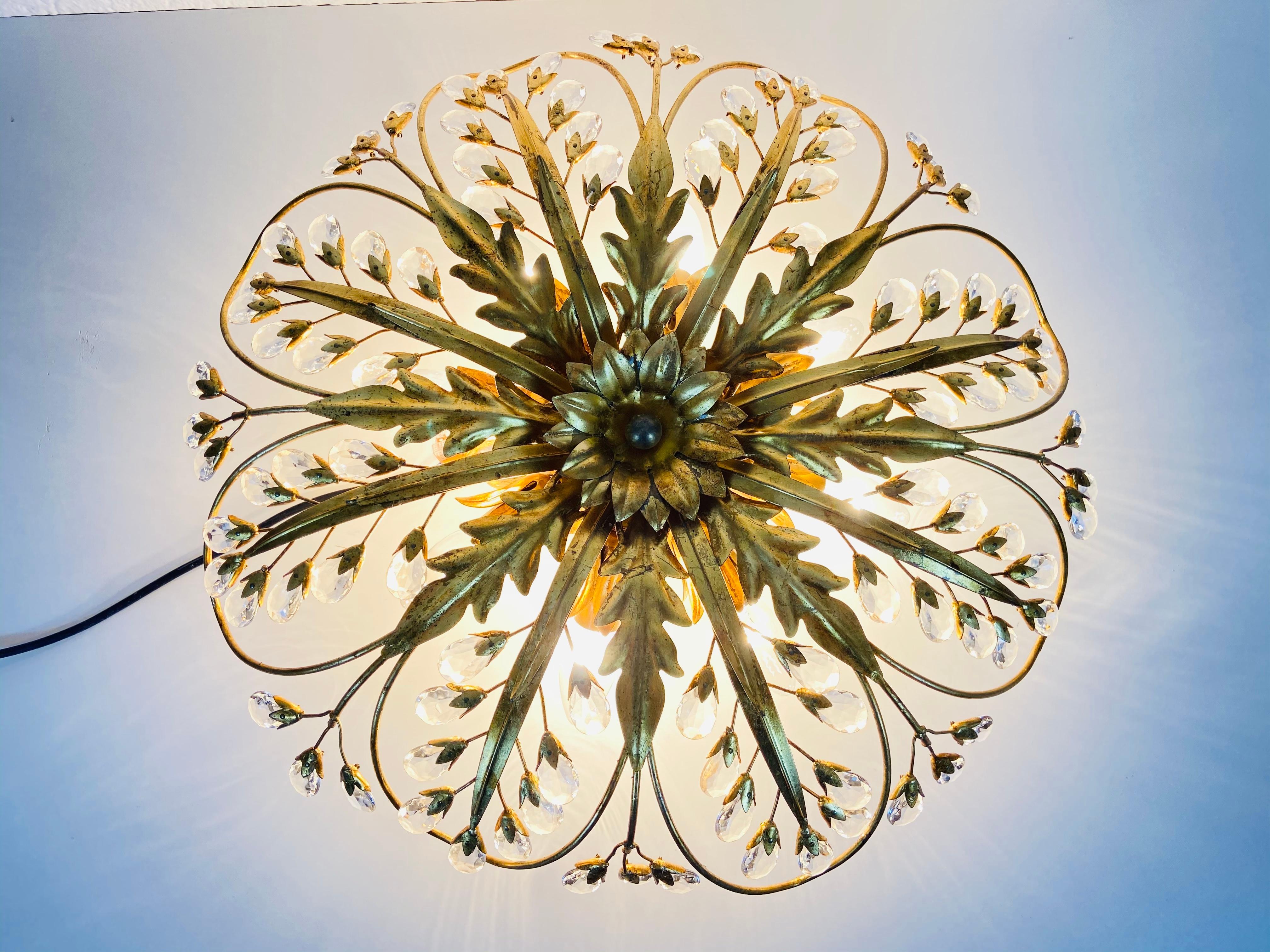 An extraordinary flushmount attributed to Banci made in Italy in the 1950s. The lamp has a beautiful wheat sheaf design. It is made in the period of Hollywood Regency. The leafs are made of Murano glass.

The light requires E14 light bulbs. Works