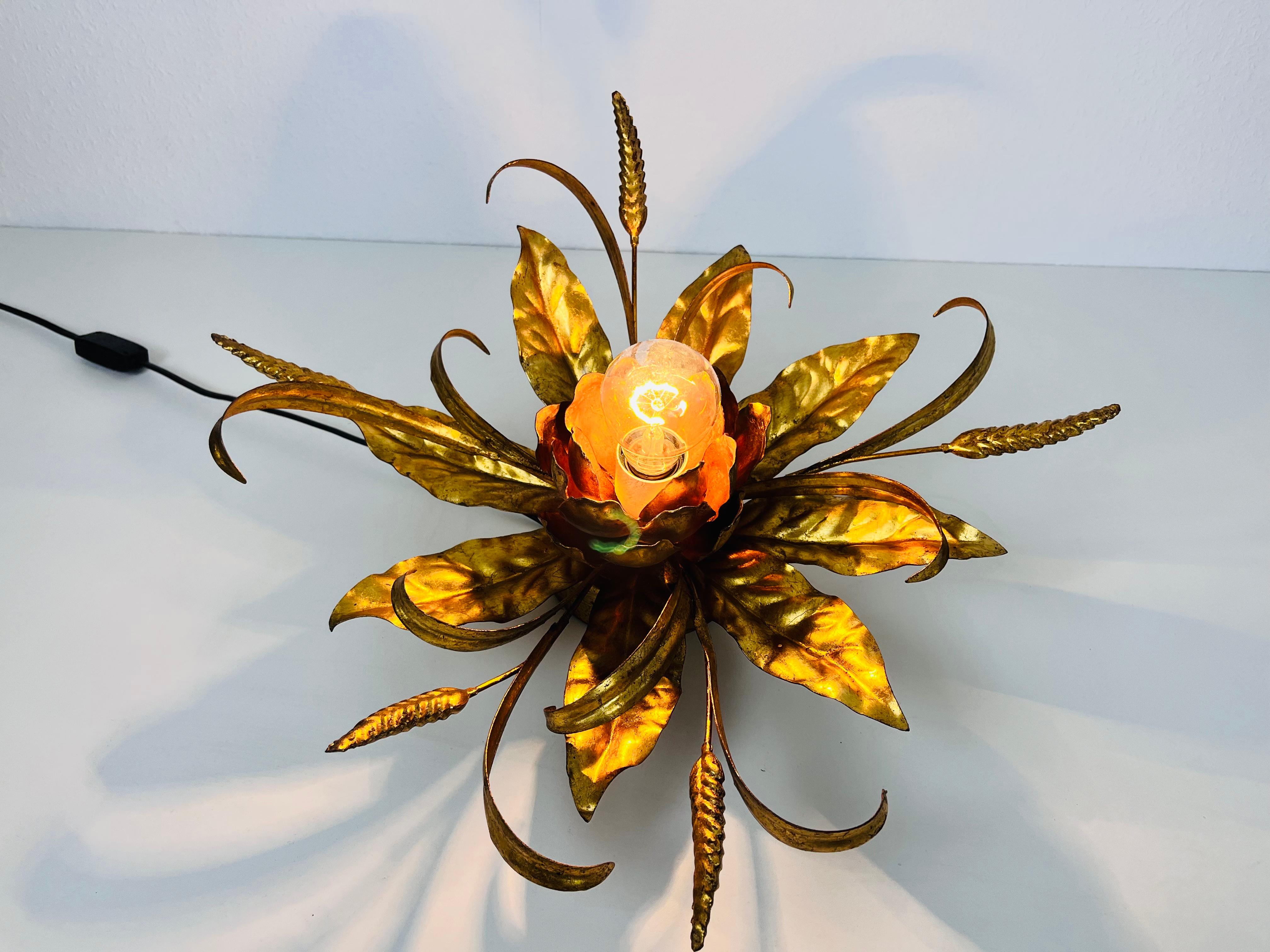 Applique en forme de fleur en or florentin de Hans Kögl, Allemagne, 1970 en vente 5