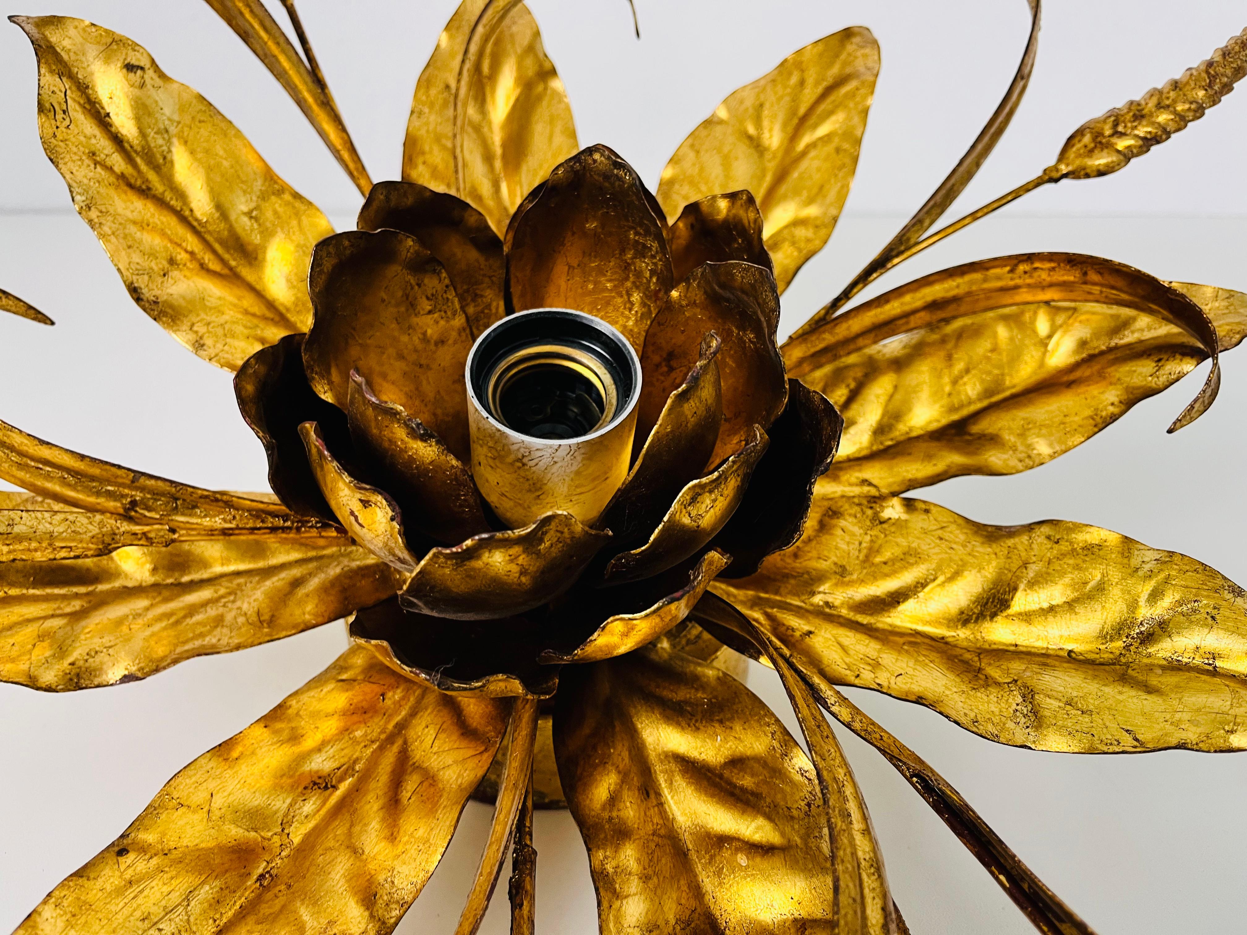 Métal Applique en forme de fleur en or florentin de Hans Kögl, Allemagne, 1970 en vente