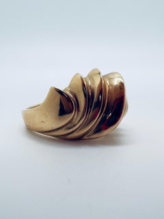 Golden Flow Free-Form Ring