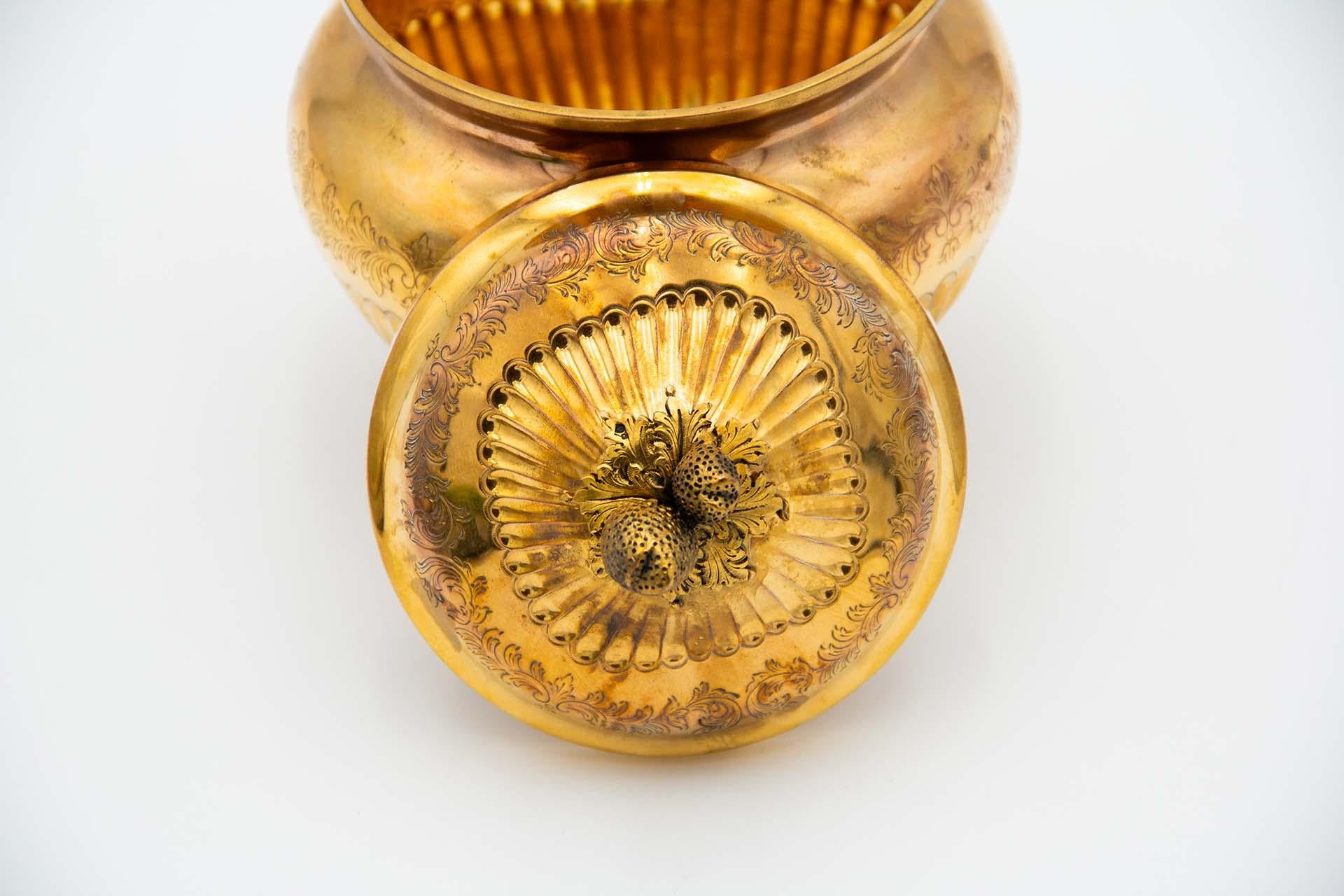 Golden fluted silver candy box In condizioni buone in vendita a Porto, PT