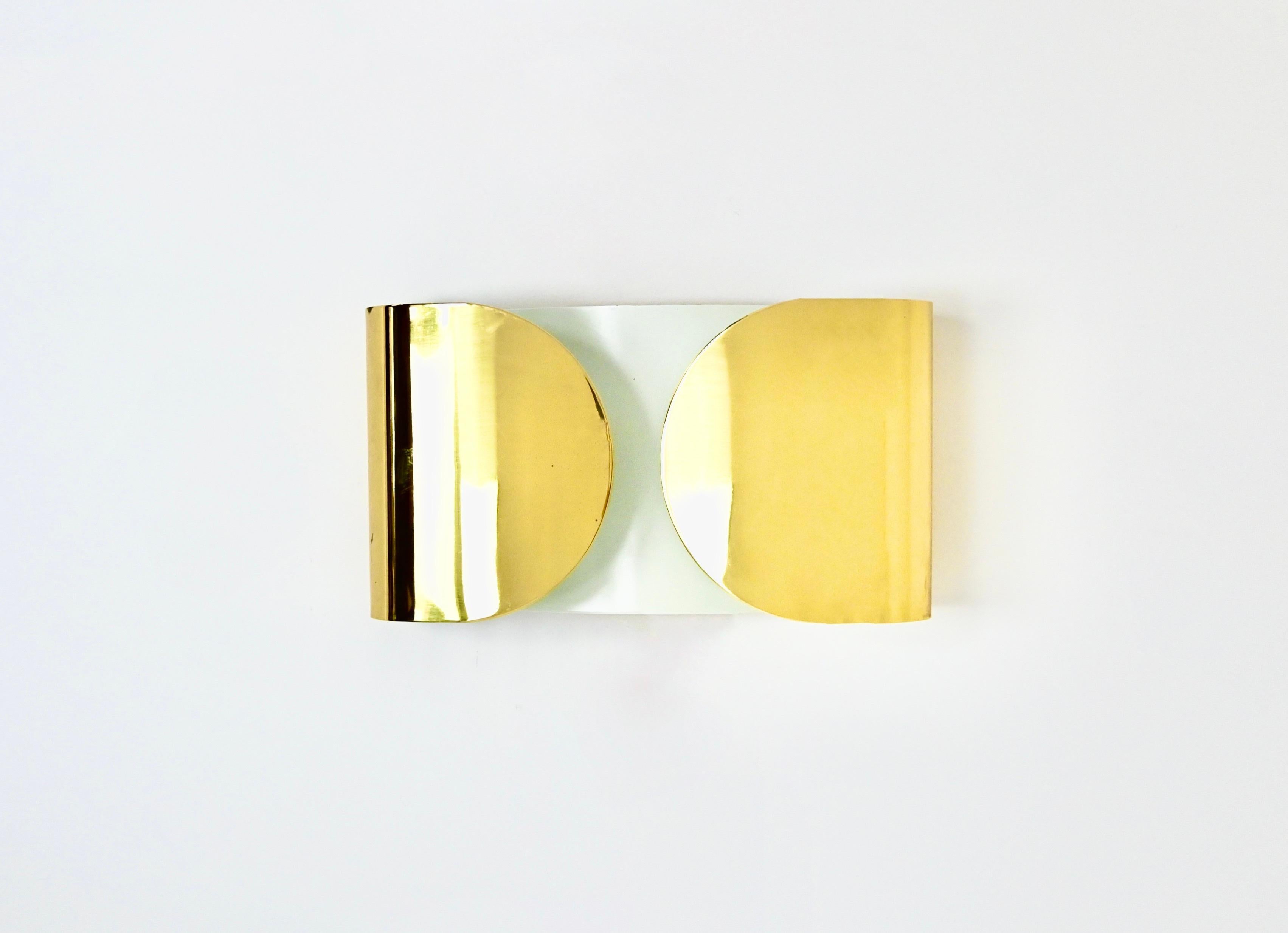 Golden metal wall lamp designed by Afra & Tobia Scarpa for Flos. Model: Foglio. Stamped Flos. Wear due to time and age.
FOR SHIPPING, REQUEST US FOR RECEIVE THE BEST PRICE
