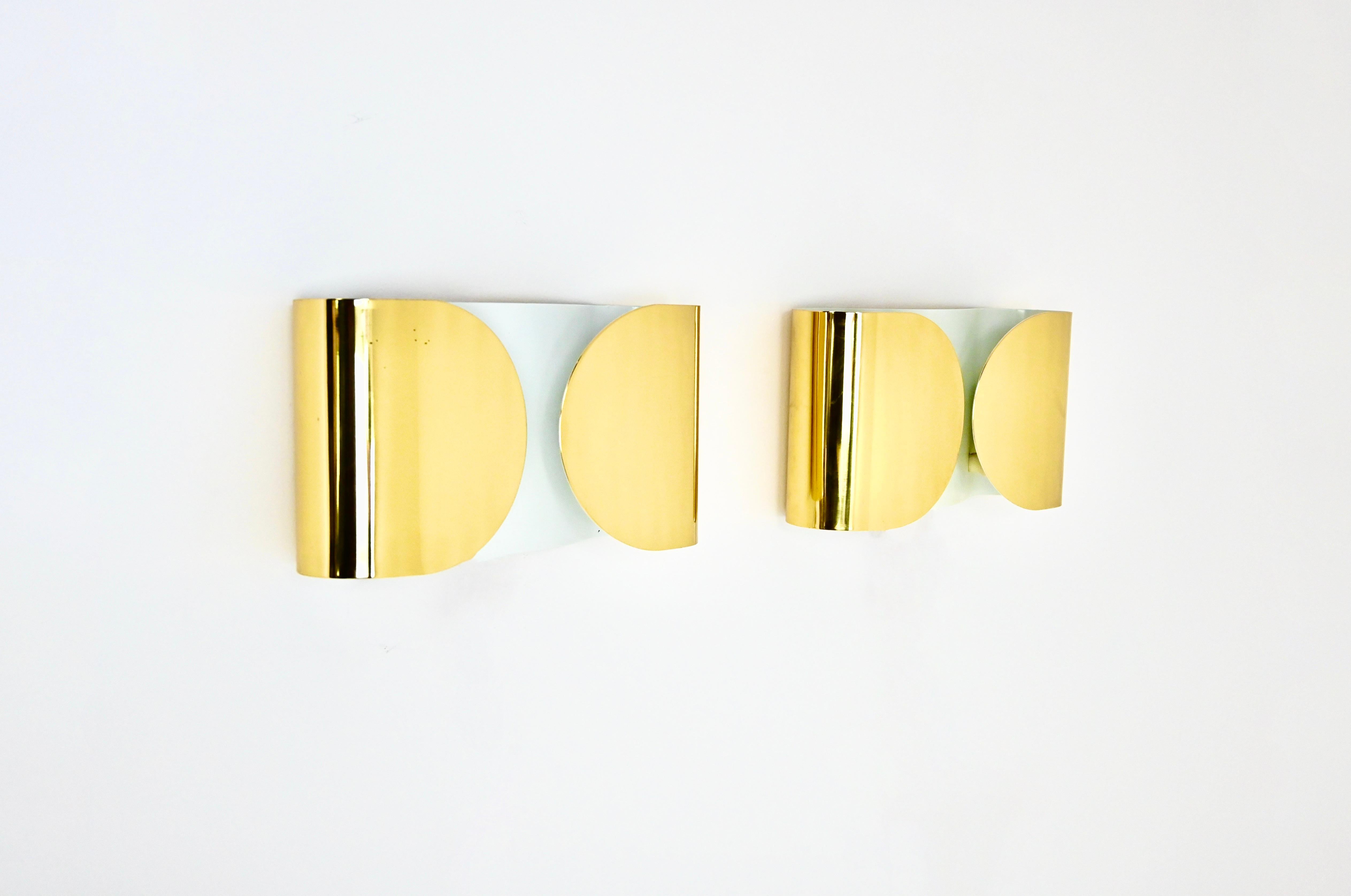 Pair of golden metal wall lamps designed by Afra & Tobia Scarpa for Flos. Model: Foglio. Stamped Flos. Wear due to time and age.
FOR SHIPPING, REQUEST US FOR RECEIVE THE BEST PRICE
