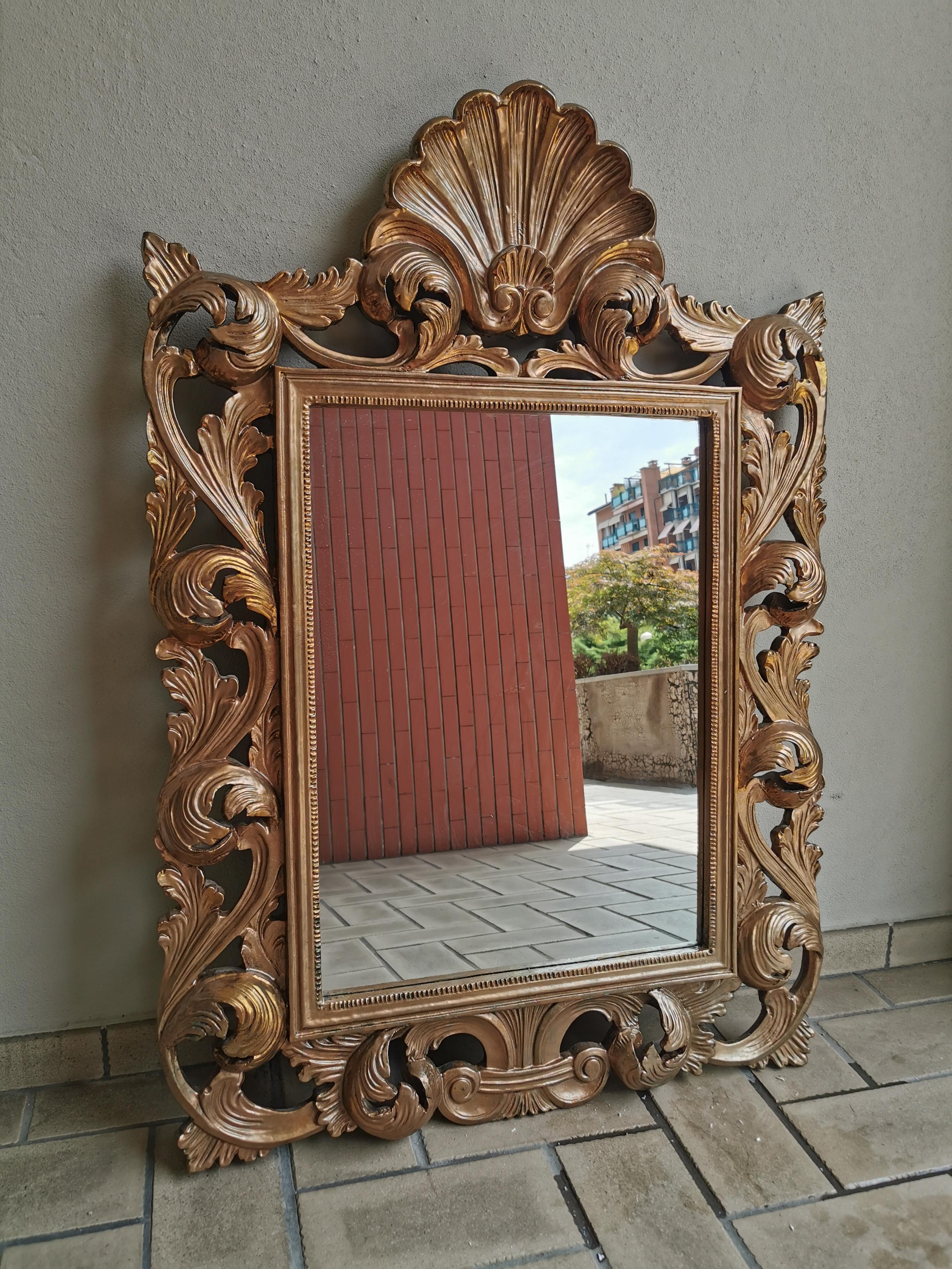 Golden Framed Hand Crafted Wood Gilded Wall Mirror Early XX. Century Italy
Big dimension Italian Wall Mirror in very good condition . 
Golden frame and hand crafted wood 
rich work on the wood and in very good condition which is difficult to find
I
