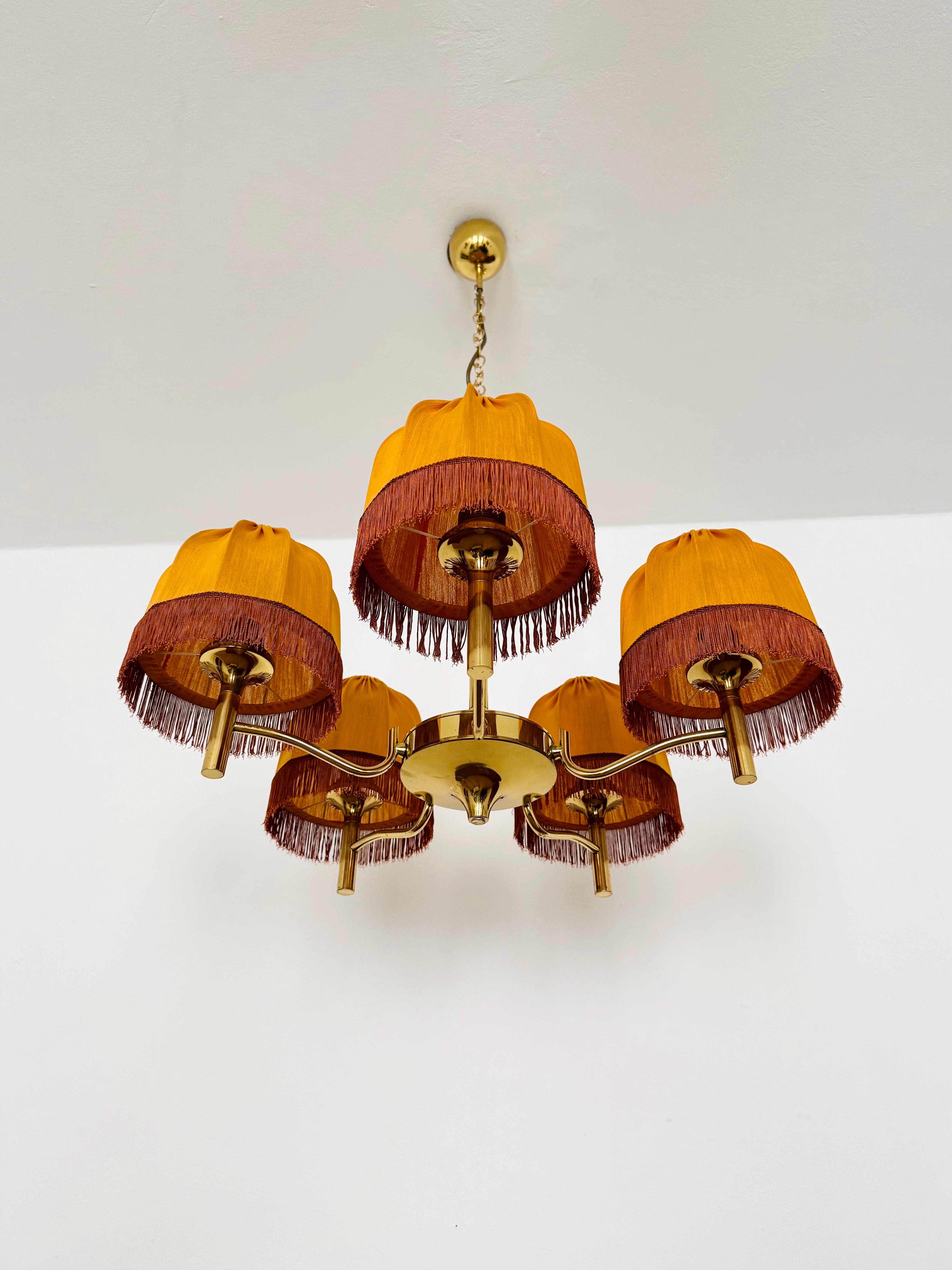 Golden Fringe Chandelier In Good Condition For Sale In München, DE