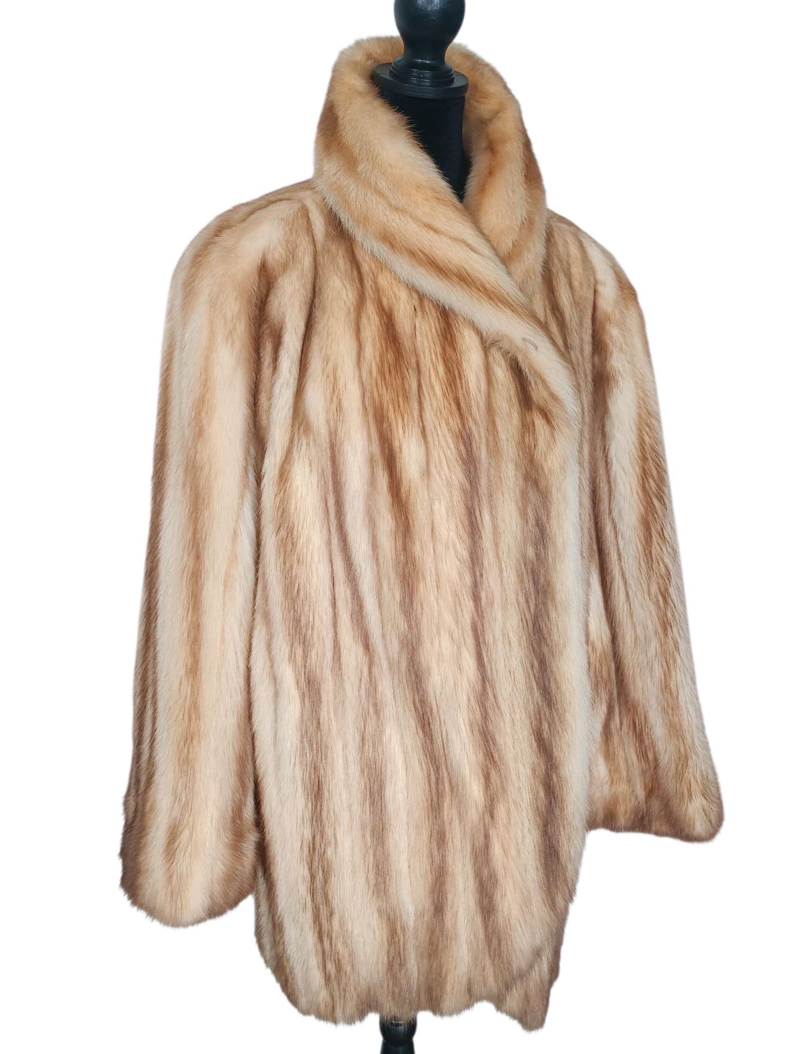 Abrigo de piel de marta alemana dorada (Talla 16/ L) en Nuevo estado para la venta en Montreal, Quebec