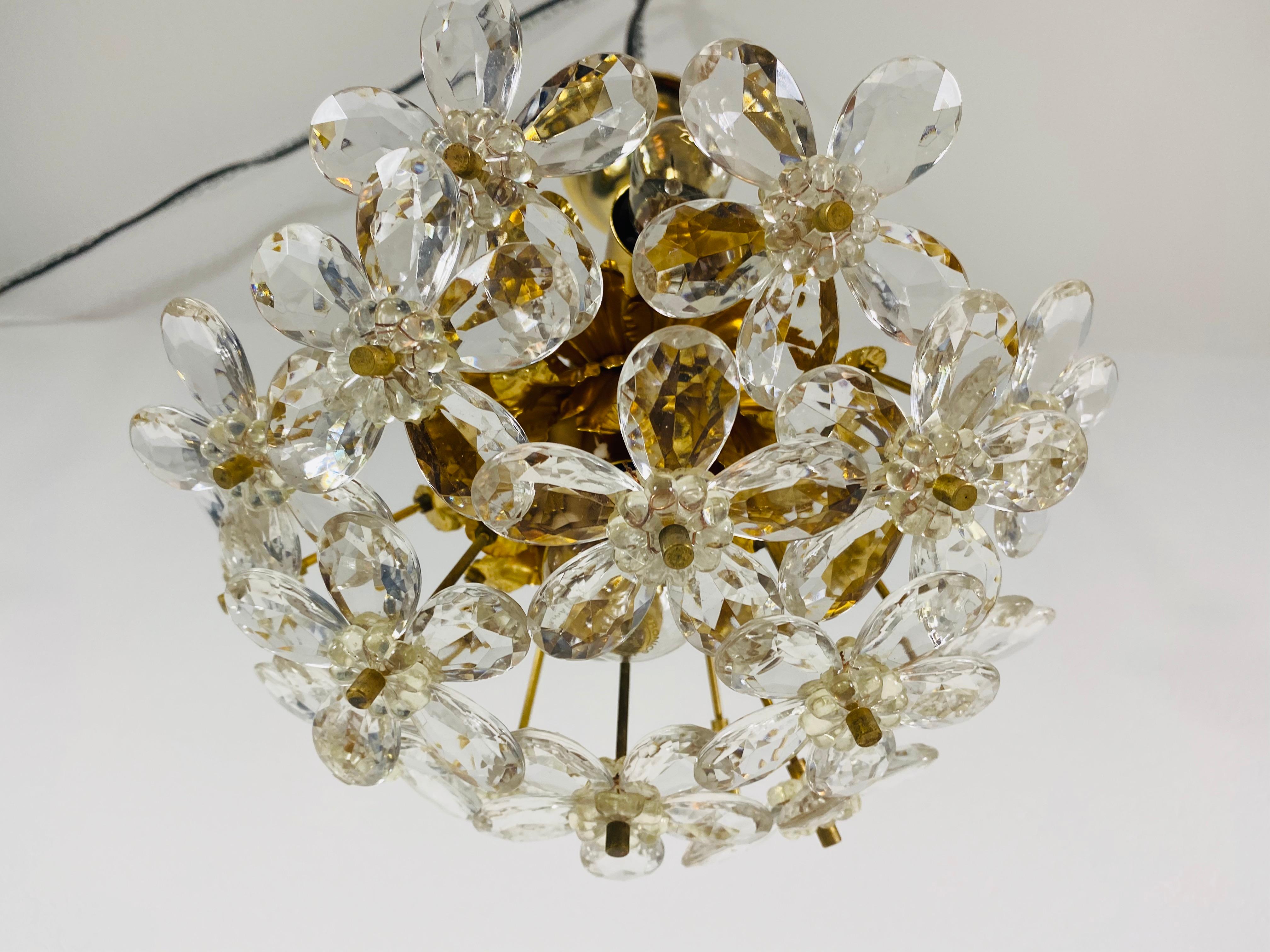 Golden Gilded Brass and Crystal Glass Chandelier by Palwa, Germany, 1960s In Good Condition For Sale In Hagenbach, DE