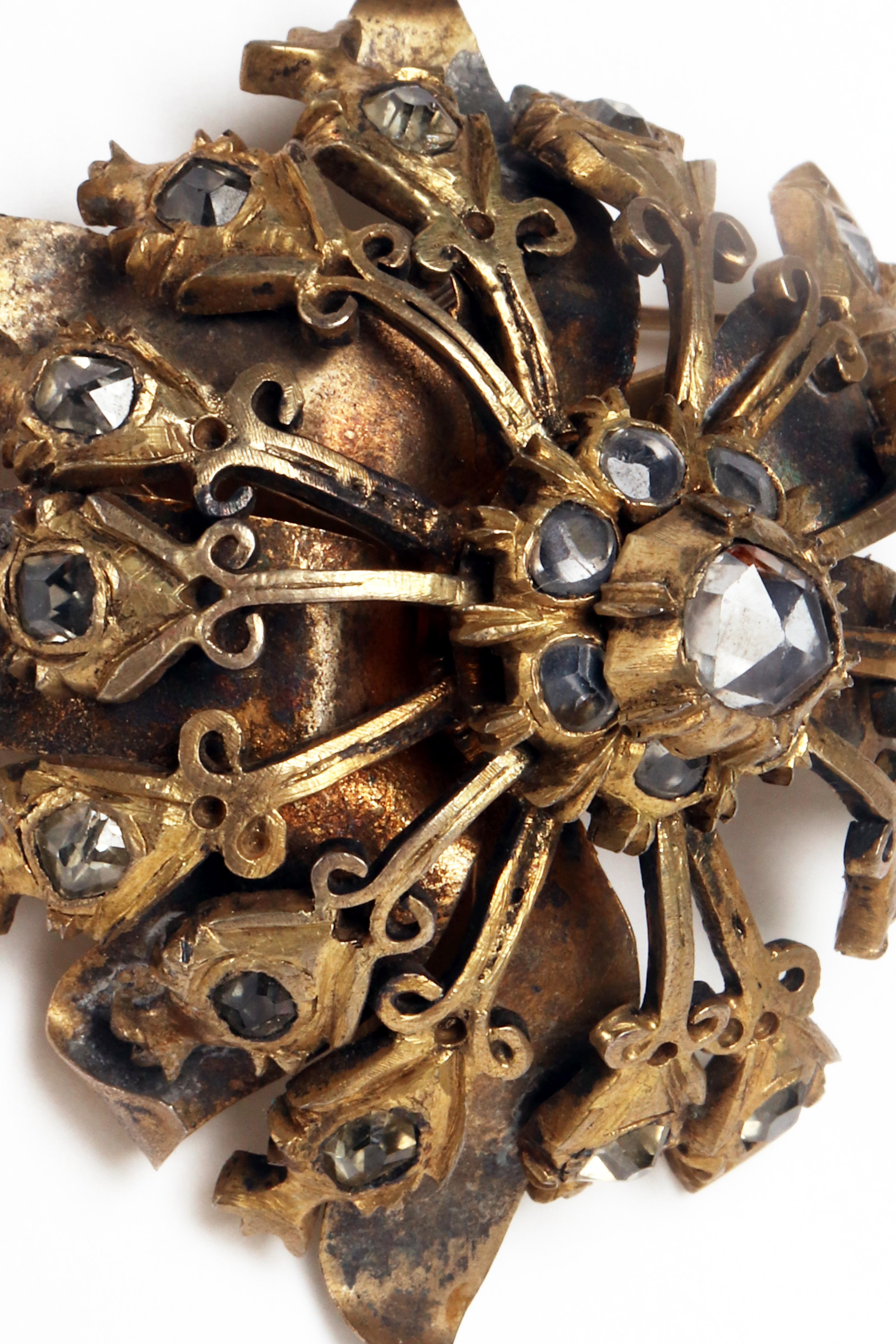 19th Century Golden gilt metal brooch with rose cut diamonds, India end of 19th century. For Sale