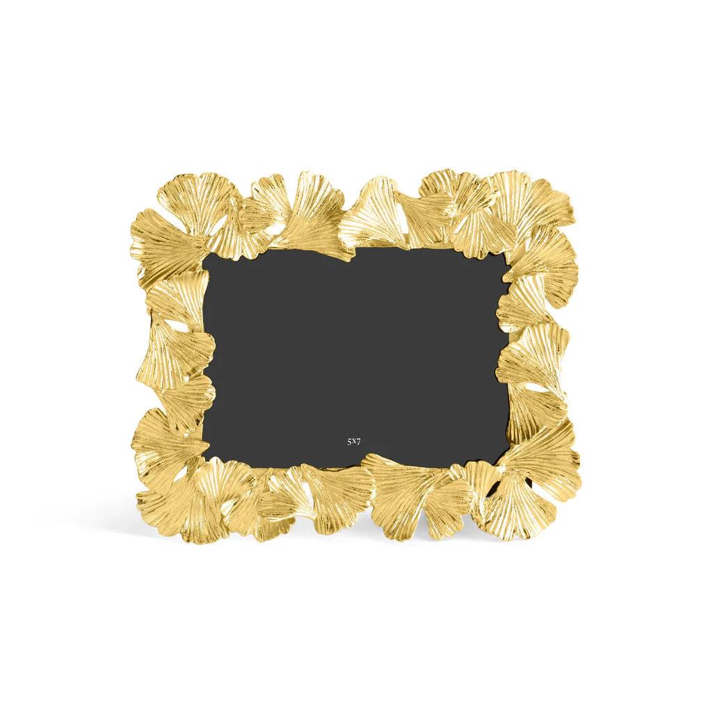 Marco Ginkgo Dorado - Lujoso Marco de Fotos Dorado con Diseño de Hoja de Ginkgo.


Descripción
Descubre el Marco Ginkgo Dorado, un lujoso marco de fotos inspirado en la intrincada forma y textura de las hojas de ginkgo.
de hojas de ginkgo.
Este