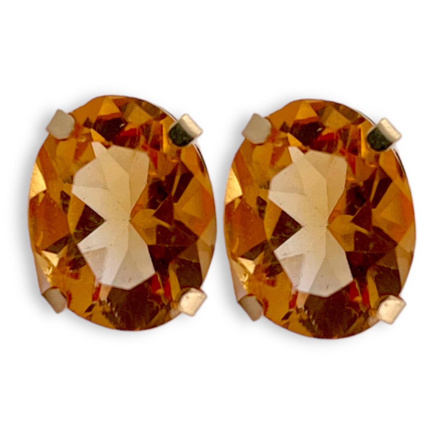 Golden Glow Oval Citrine Stud Earrings in 14K Yellow Gold In Good Condition For Sale In New York, NY