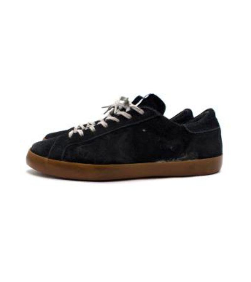 Golden Goose Anthracite Deluxe Suede Low Sneakers

-Logo patch at the tongue
-Front lace-up fastening
-Round toe
-Flat rubber sole
-Leather branded insoles
-Distressed detail

Material: 

Rubber 
Suede 
Leather 

Made in Italy 

PLEASE NOTE, THESE