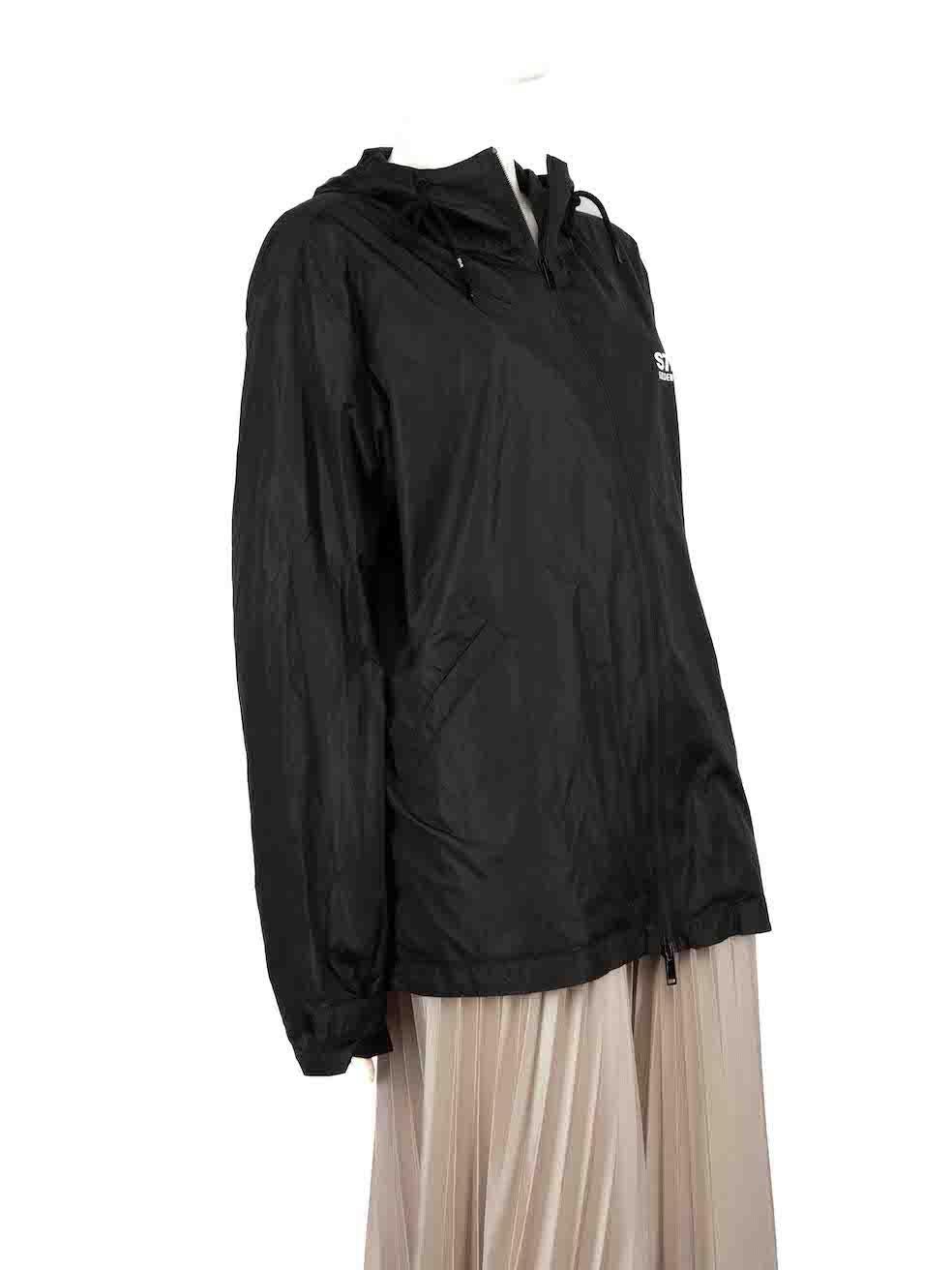 CONDITION is Very good. Minimal wear to jacket is evident. Minimal wear to the star motif at the rear with small cracks to the decal on this used Star Golden Goose designer resale item.



Details


Black

Synthetic

Windbreaker jacket

Front double