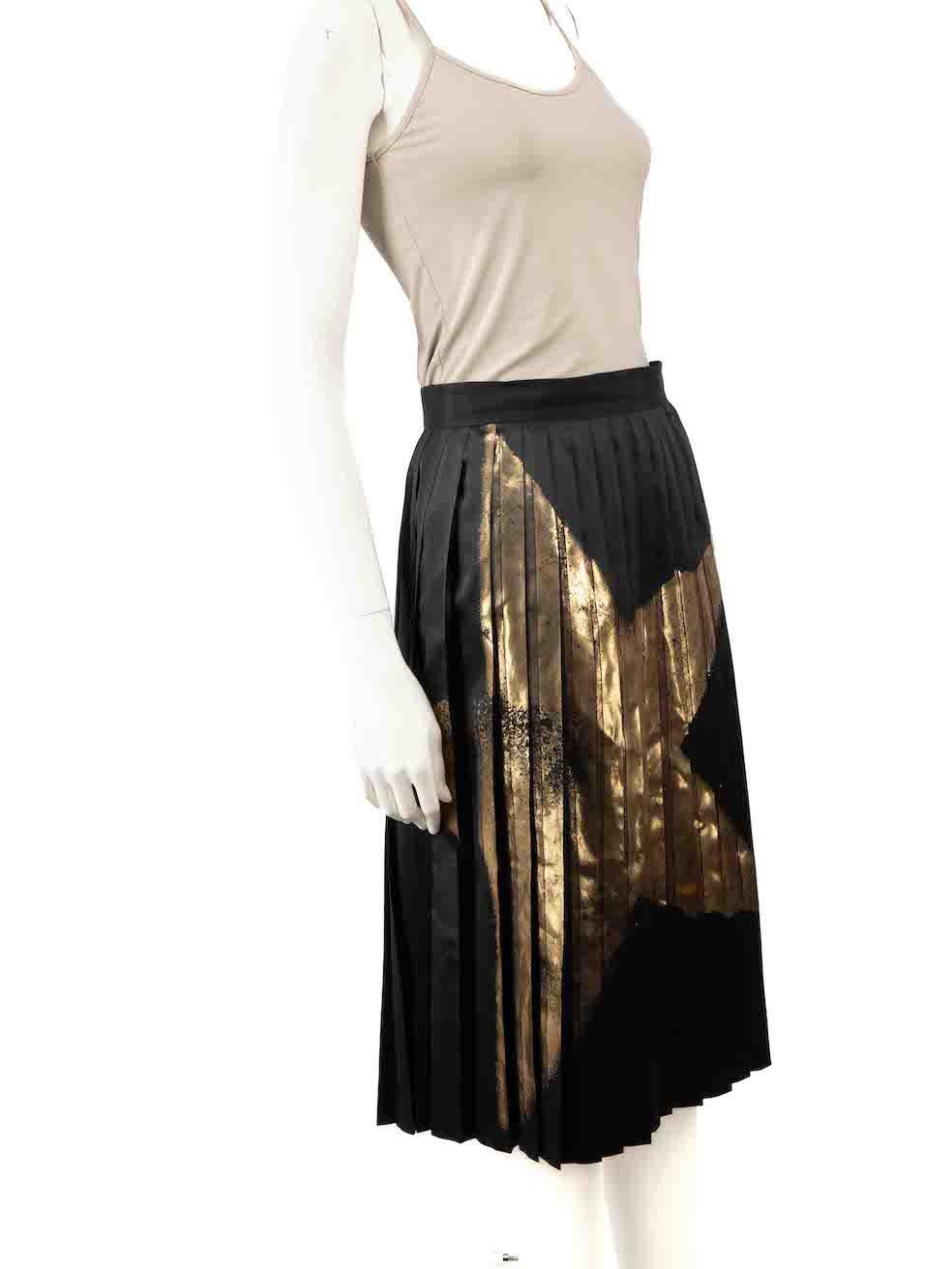 CONDITION is Never worn. No visible wear to the skirt is evident on this new Golden Goose designer resale item. This item comes with original garment bag.
 
 
 
 Details
 
 
 Black
 
 Polyester
 
 Pleated skirt
 
 Midi length
 
 Metallic Riley star
