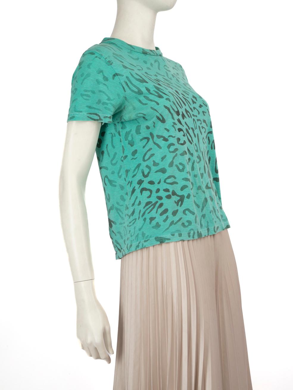 CONDITION is Very good. Minimal wear to the T-shirt is evident, there is discolouration around the internal neckline and on the brand label of this used Golden Goose designer resale item.
 
 
 
 Details
 
 
 Green
 
 Cotton
 
 T-shirt
 
 Leopard