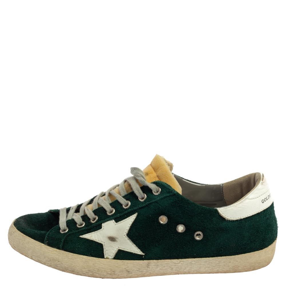 Enjoy footwear ease with this pair of sneakers by Golden Goose. They've been crafted from green and designed with round toes, star patches, and lace-up on the vamps. The leather insoles and rubber soles add to the comfort of the pair

